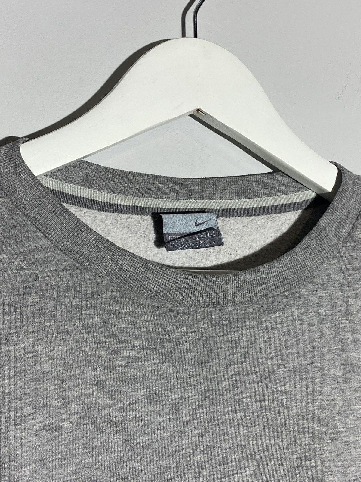 Nike 🔥 VINTAGE 00s NIKE CREWNECK SWEATSHIRT GREY Y2K ESSENTIALS Size US M / EU 48-50 / 2 - 7 Thumbnail