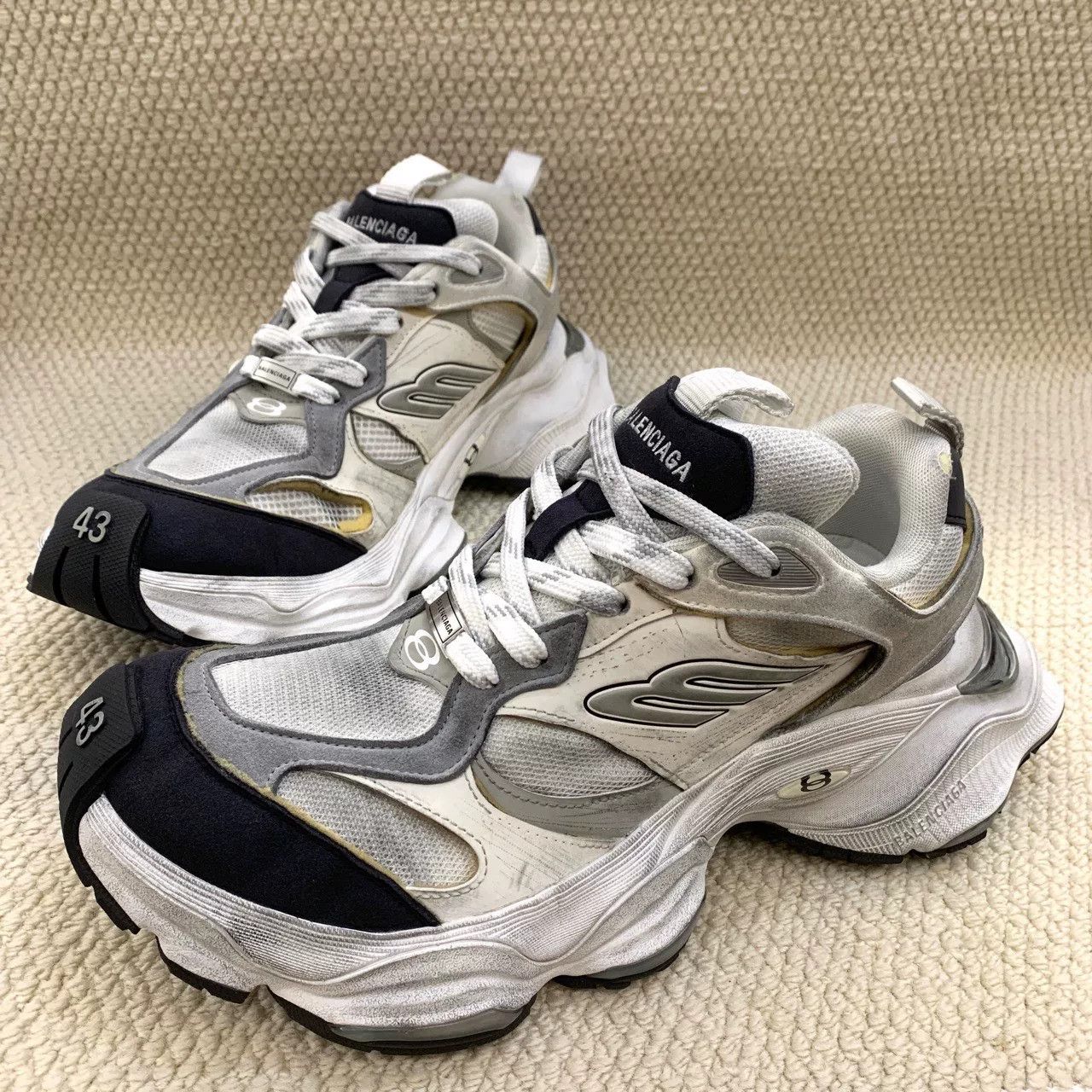 Balenciaga balenciaga cargo low-top lifestyle shoes for men Size US 10 / EU 43 - 1 Thumbnail