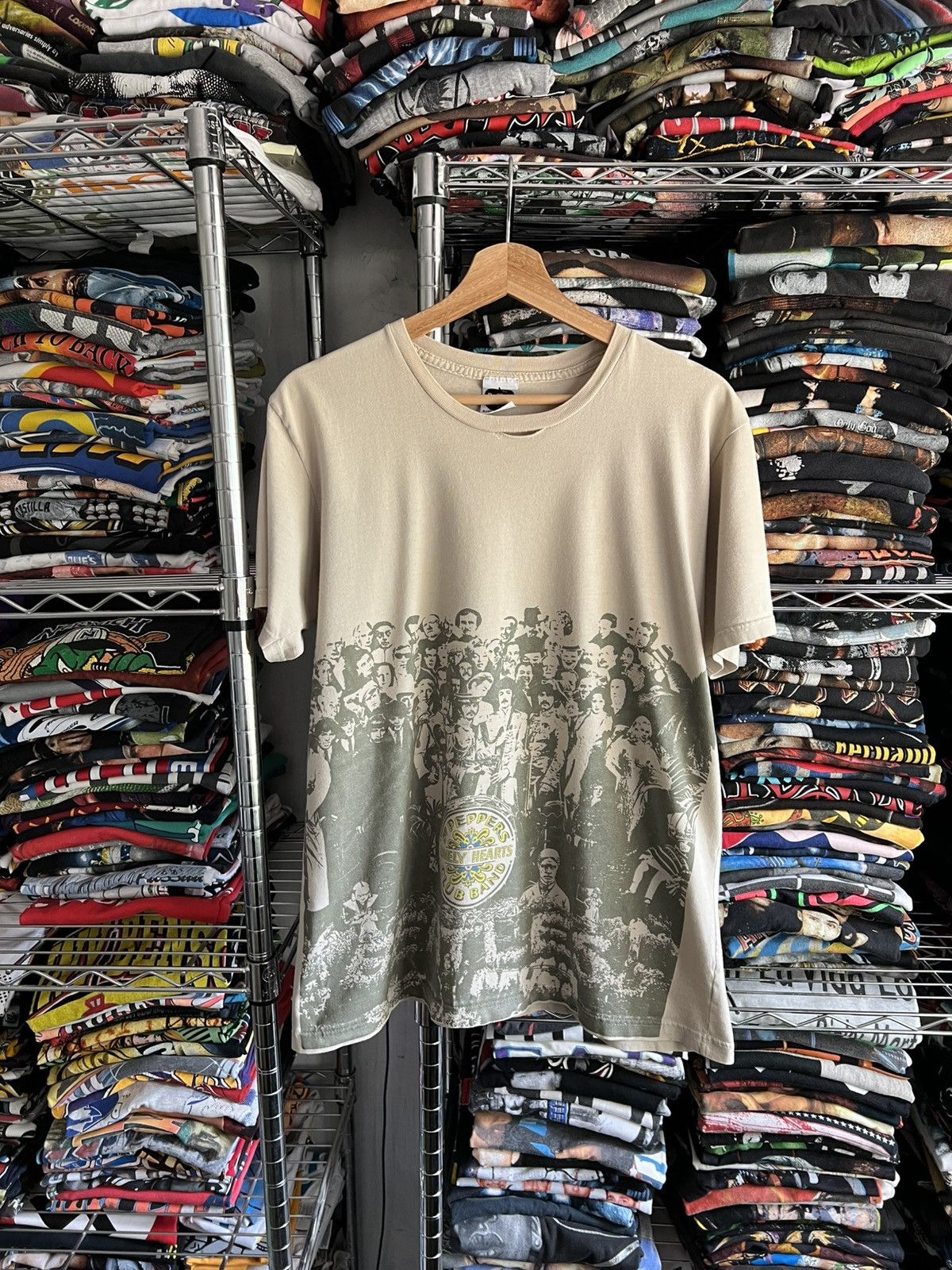 Band Tees 2006 The Beatles Lonely Hearts Apple AOP Tee Size US L / EU 52-54 / 3 - 1 Thumbnail
