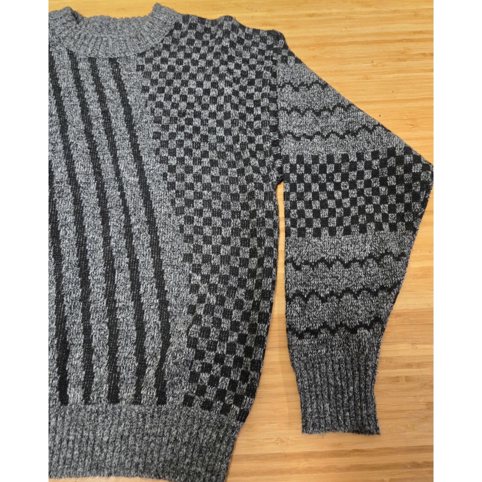 Vintage VINTAGE Le Tigre Sweater Mens XL Gray Black Crewneck Knit Made USA Geometric 90s Size US XL / EU 56 / 4 - 2 Thumbnail