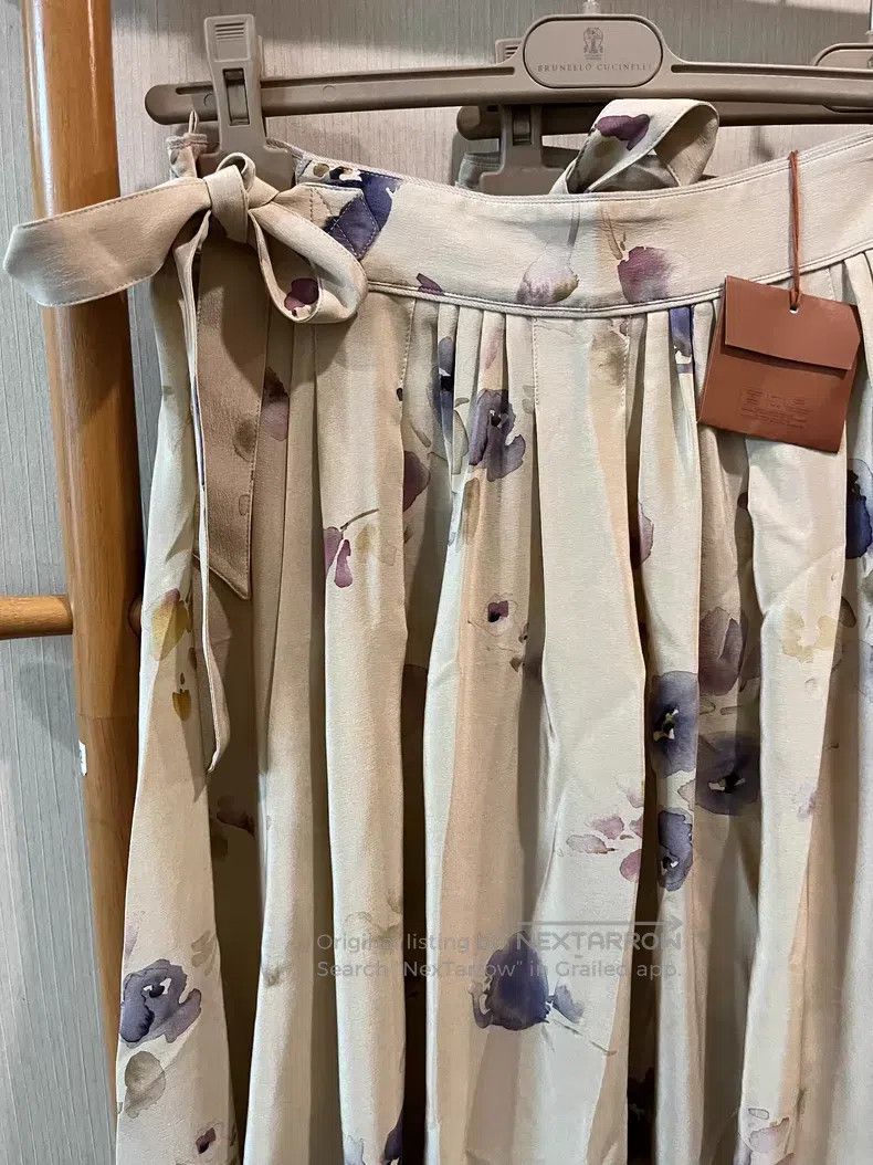 Loro Piana Loro Piana 2023 Floral Print Silk Skirt Size 26" / US 2 / IT 38 - 3 Thumbnail