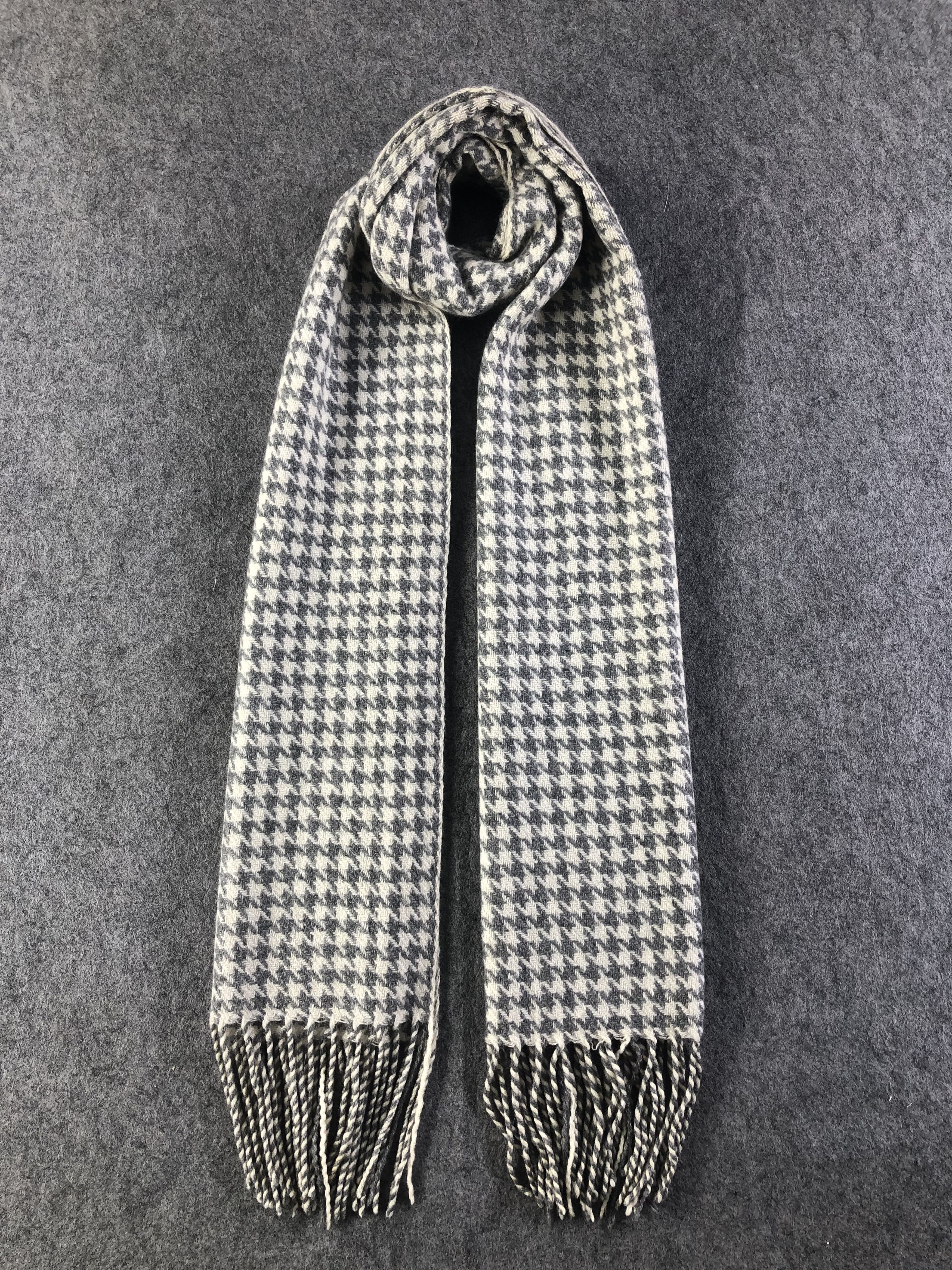 Vintage Luciano Soprani Scarf / Muffler / Neckwear Size ONE SIZE - 1 Thumbnail