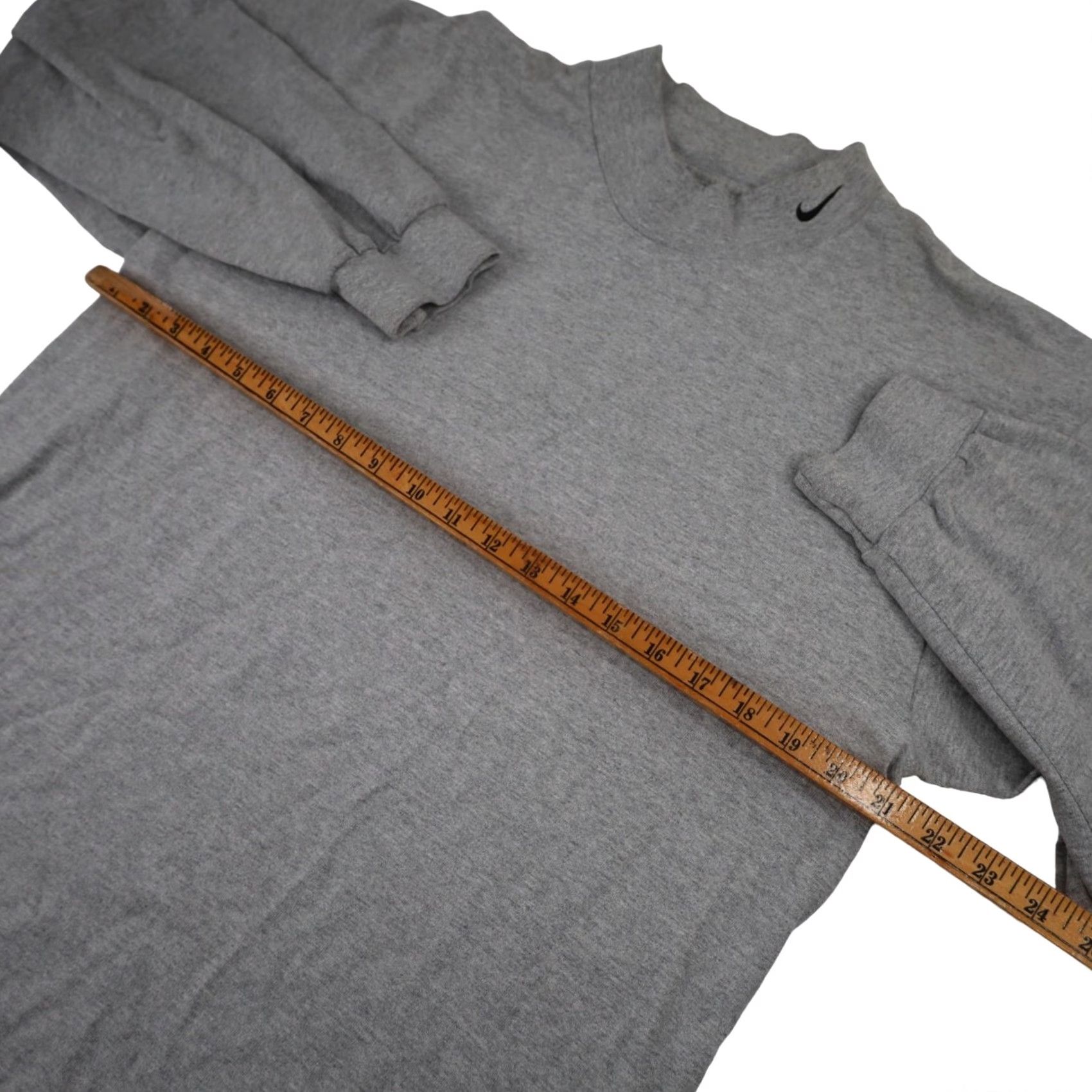 Nike VINTAGE Nike Mens Large Mini Swoosh Moc Neck Long Sleeve T Shirt Gray Size US L / EU 52-54 / 3 - 6 Thumbnail