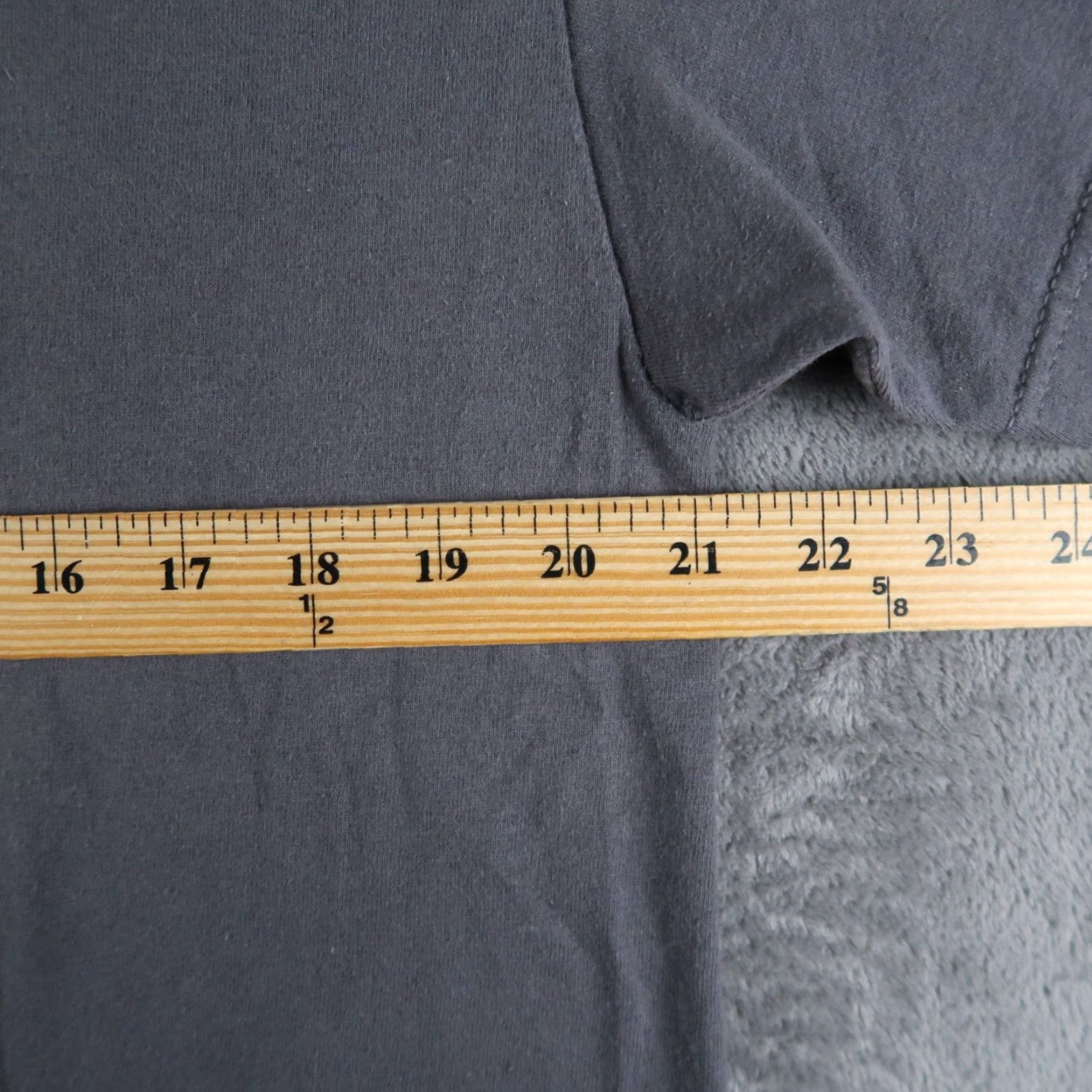 Vintage VINTAGE Batman T-Shirt Mens L Gray Logo Movie 2000s Warner Bros Shirt Short Sleeve Crew Neck Size US L / EU 52-54 / 3 - 5 Thumbnail