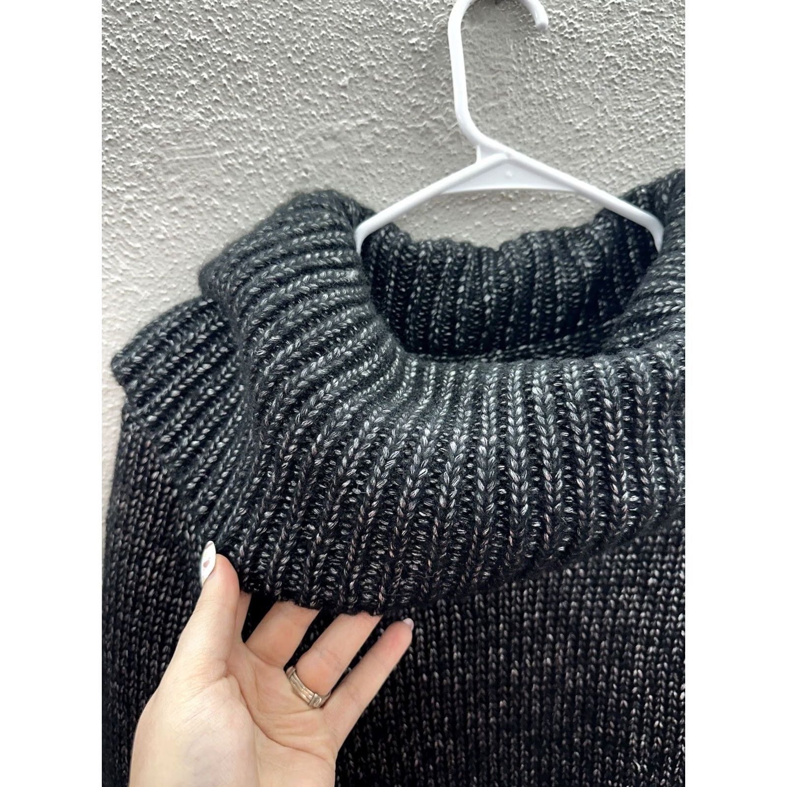 Vintage Bass Sweater Size Medium Gray Shimmer Long Sleeve Cowl Neck Womens Pullover Knit Casual Vintage: No Size M / US 6-8 / IT 42-44 - 3 Thumbnail