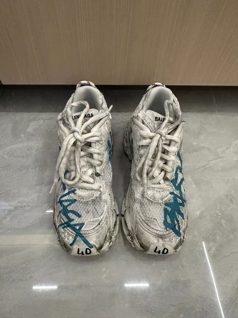 Balenciaga Balenciaga New Graffiti Runner Sneakers-yf Size US 9.5 / EU 42-43 - 1 Thumbnail