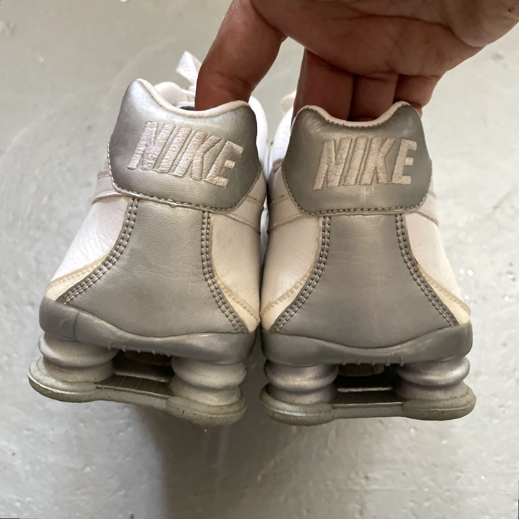 Nike Nike Shox Classic 2 II Sneaker Women’s 7 Beige 2009 343907-111 Size US 7 / IT 37 - 4 Thumbnail