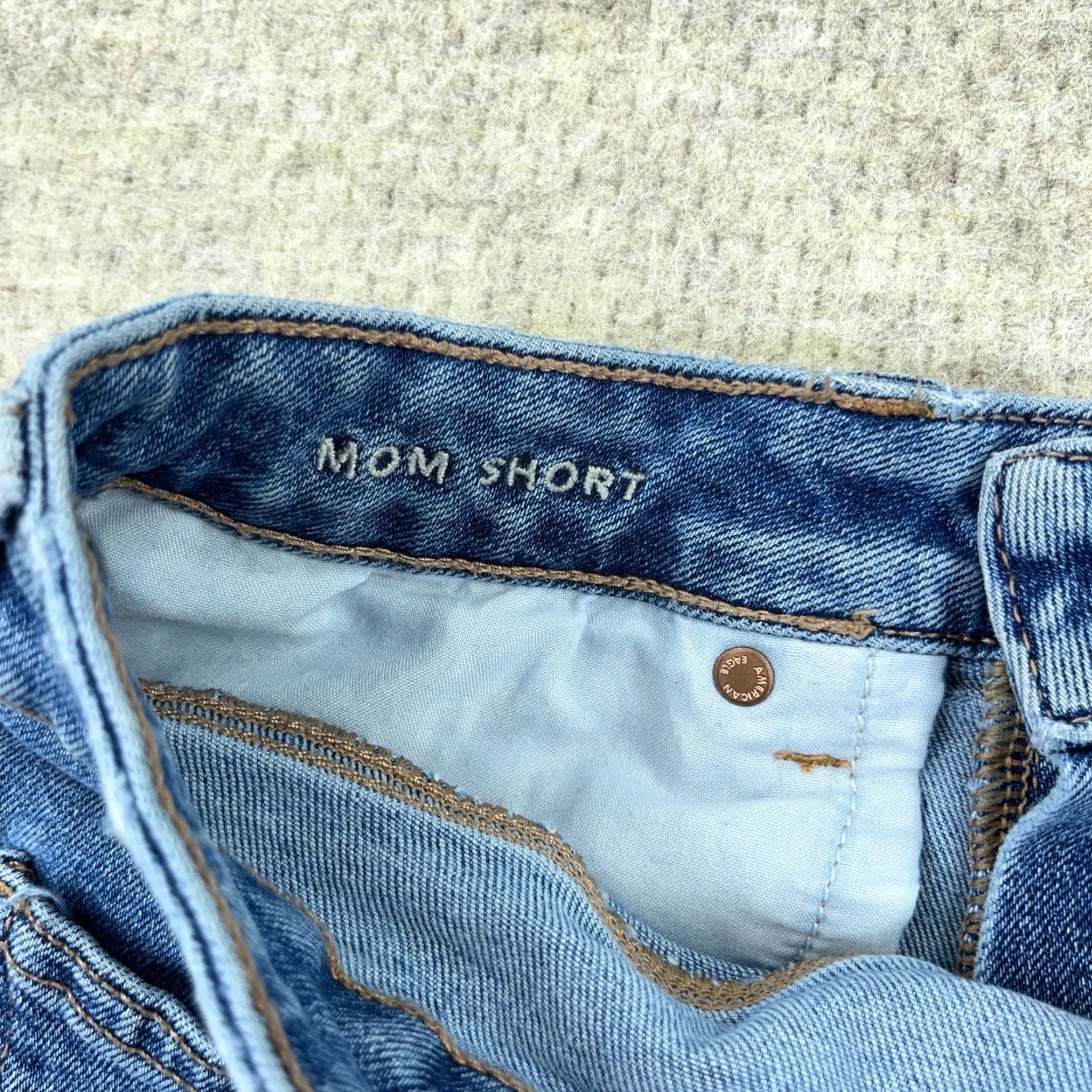 American Eagle Outfitters American Eagle Outfitters Mom Shorts Women 6 Denim Light Blue Cargo Baggy 5-Pocket Stretch Cuffed Size 28" / US 6 / IT 42 - 3 Thumbnail