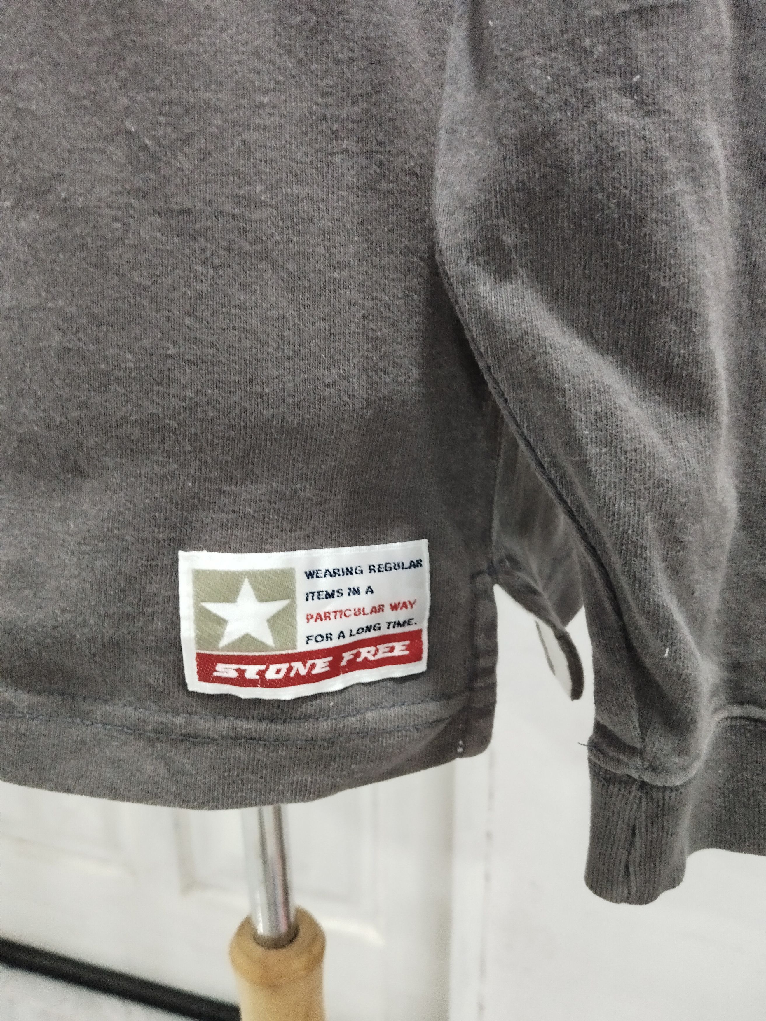 Santa Cruz Skateboards Vintage Y2K Skateboarding Stone Free Long Sleeve Tshirt Size US L / EU 52-54 / 3 - 6 Thumbnail