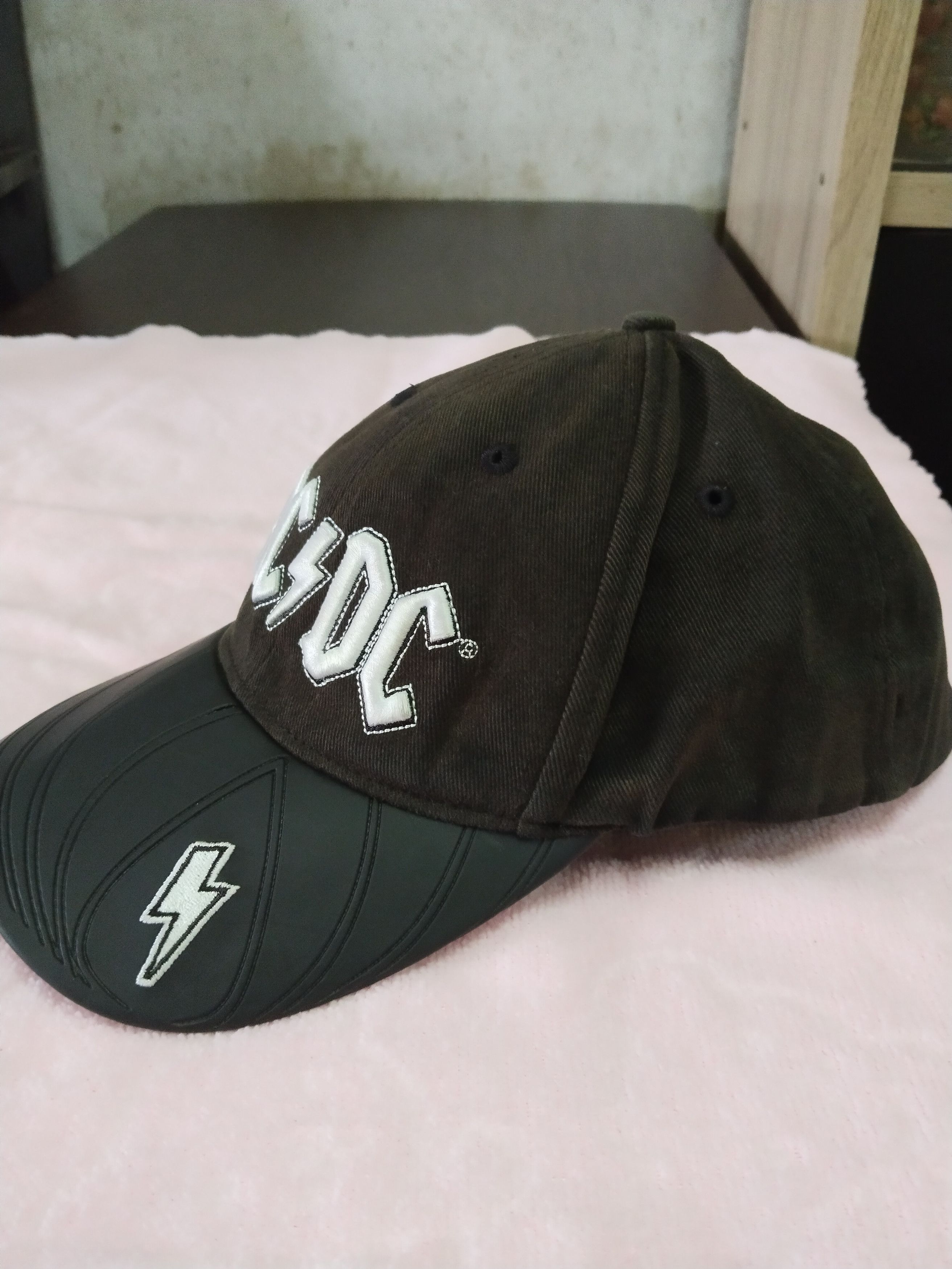 AC/DC × Band Tees RARE SUN FADED ACDC BAND TEES FULLCAP Size ONE SIZE - 3 Thumbnail