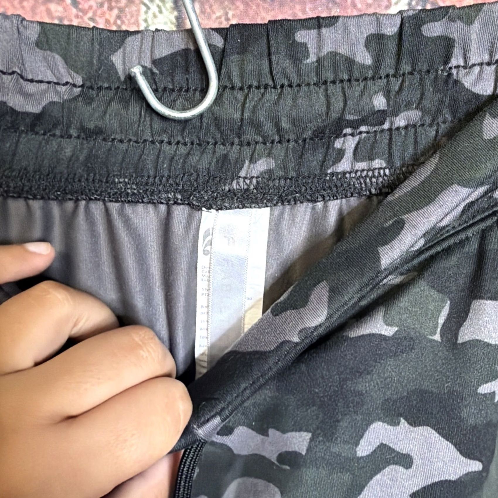 Fabletics Fabletics Womens Camo Joggers Gray Drawstring Size S Pants Activewear Athleisure Pockets Casual Womens Size 28" / US 6 / IT 42 - 2 Thumbnail