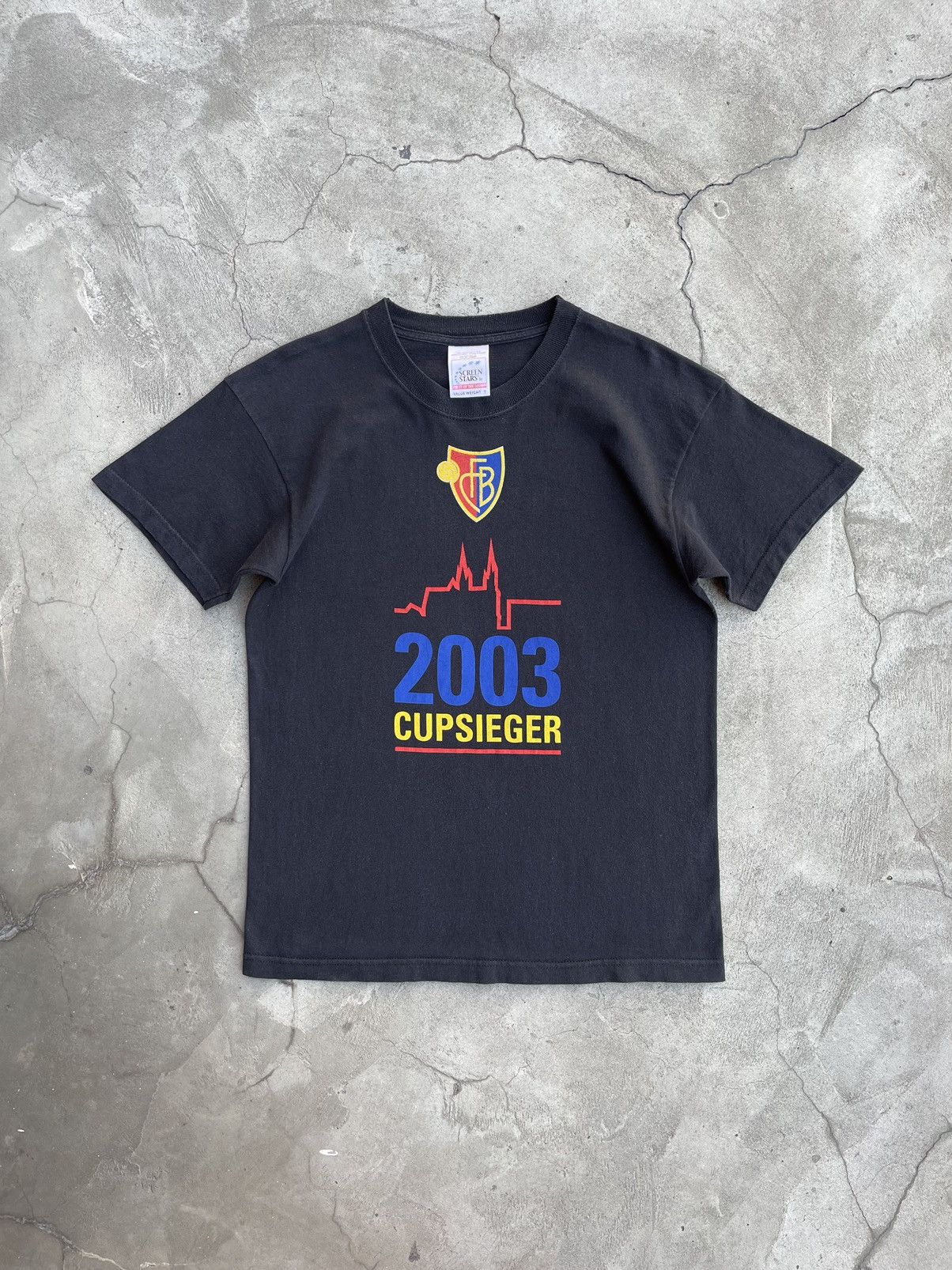 Vintage FC- BASEL 2003 Cupsieger Schweiz T-Shirt Y2K Jersey Tee Size US S / EU 44-46 / 1 - 1 Thumbnail