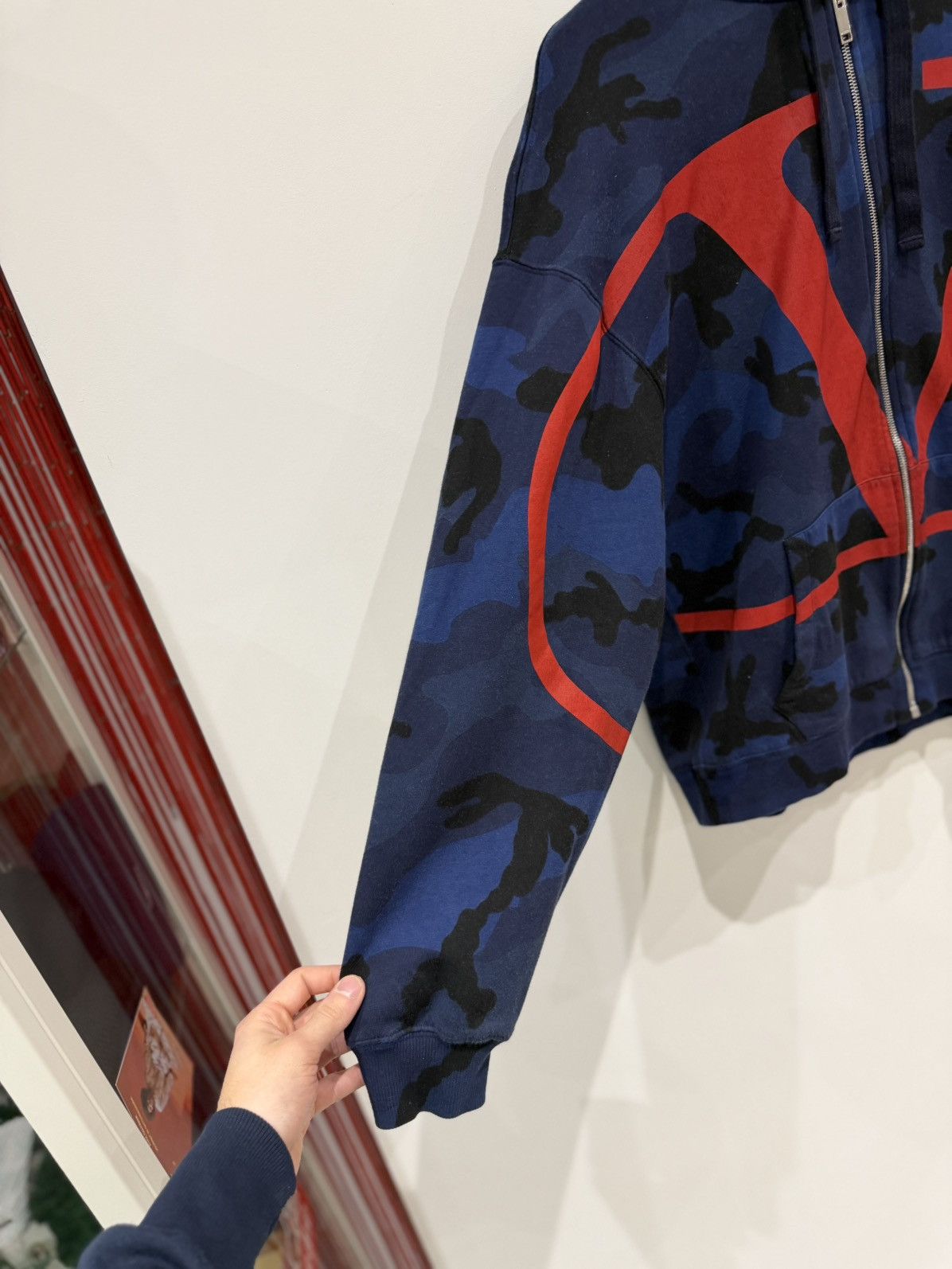 Valentino Valentino Camo V Logo Print Hoodie Navy Size: M Size US M / EU 48-50 / 2 - 3 Thumbnail