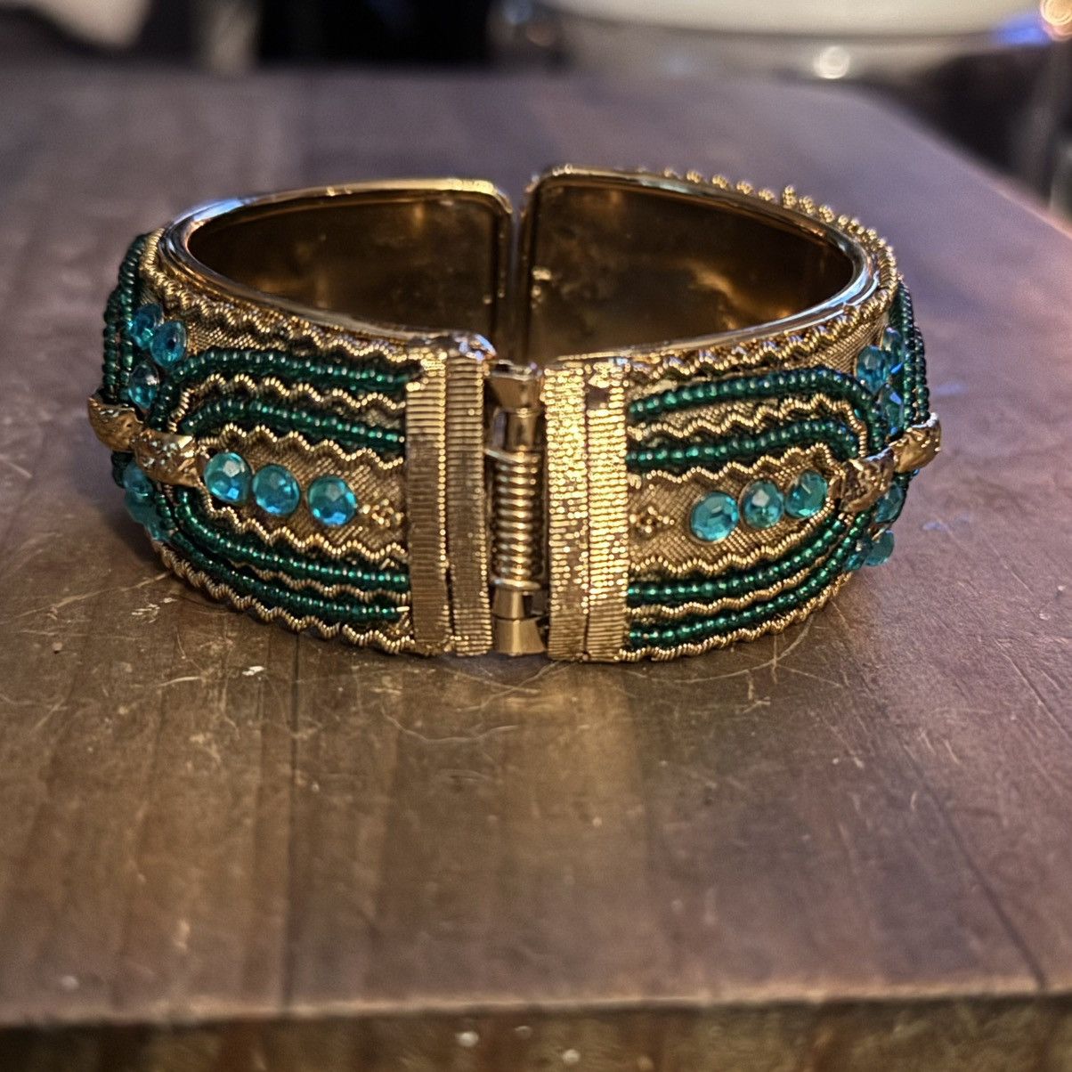 Other Chunky gold tone rhinestones and beads hinged bracelet Size ONE SIZE - 3 Thumbnail