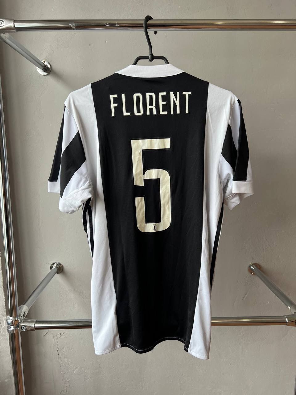 Adidas 2017/18 JUVENTUS FC HOME SOCCER JERSEY FOOTBALL SHIRT ADIDAS Size US M / EU 48-50 / 2 - 10 Thumbnail