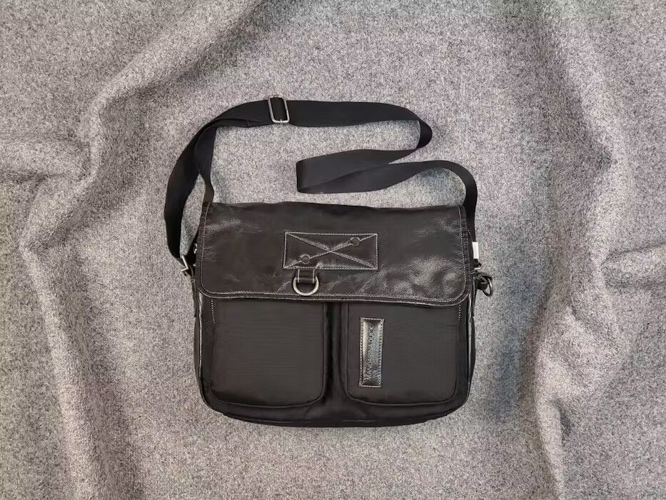 Vintage Vintage 90's Mandarina Duck Black Leather Messenger Bag | Grailed