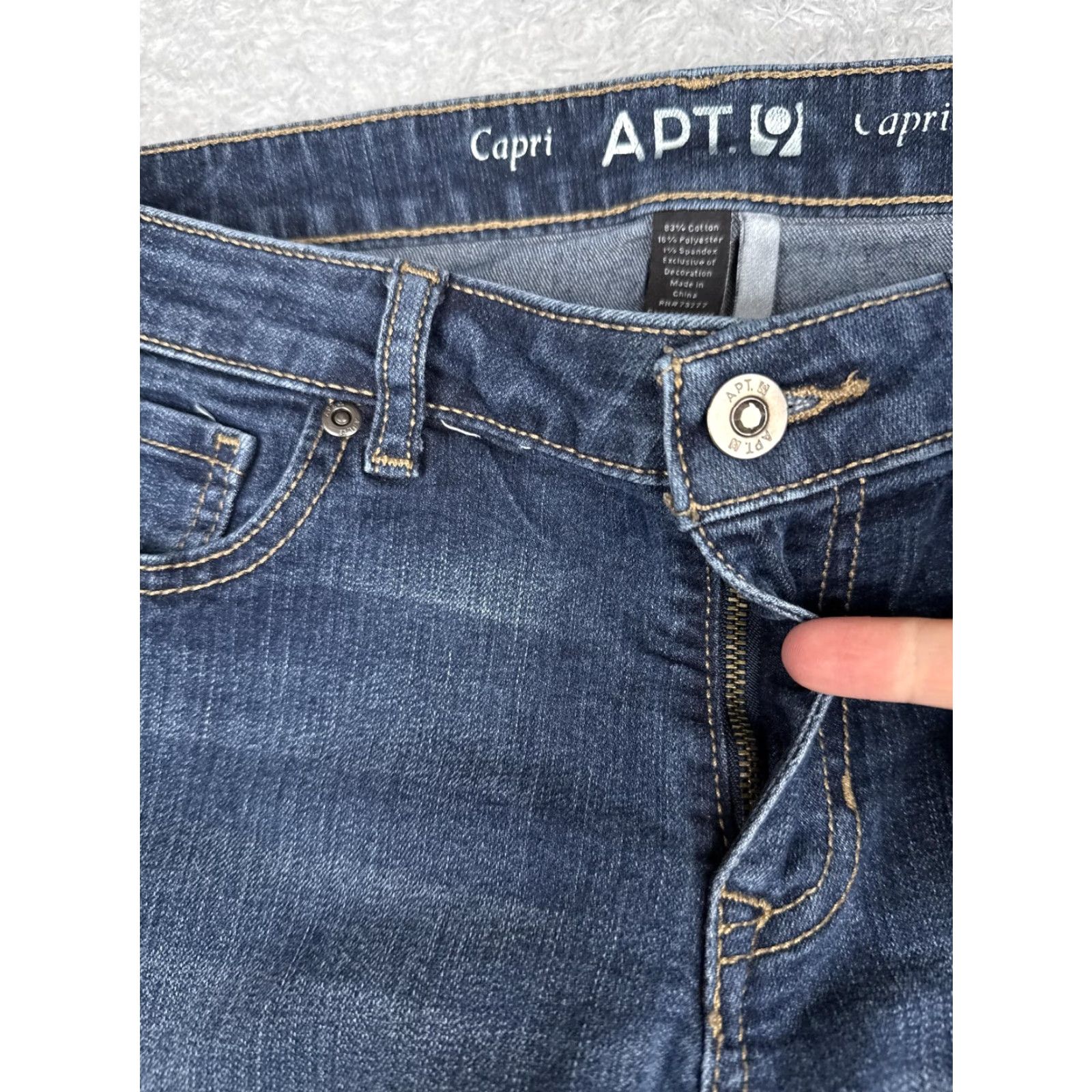 Apt. 9 Apt. 9 Womens Capri Jeans 8 Mid Rise Stretch Denim Embroidered Studded Blue 31x26 Regular Pocket 5-Pocket Size 30" / US 8 / IT 44 - 5 Thumbnail
