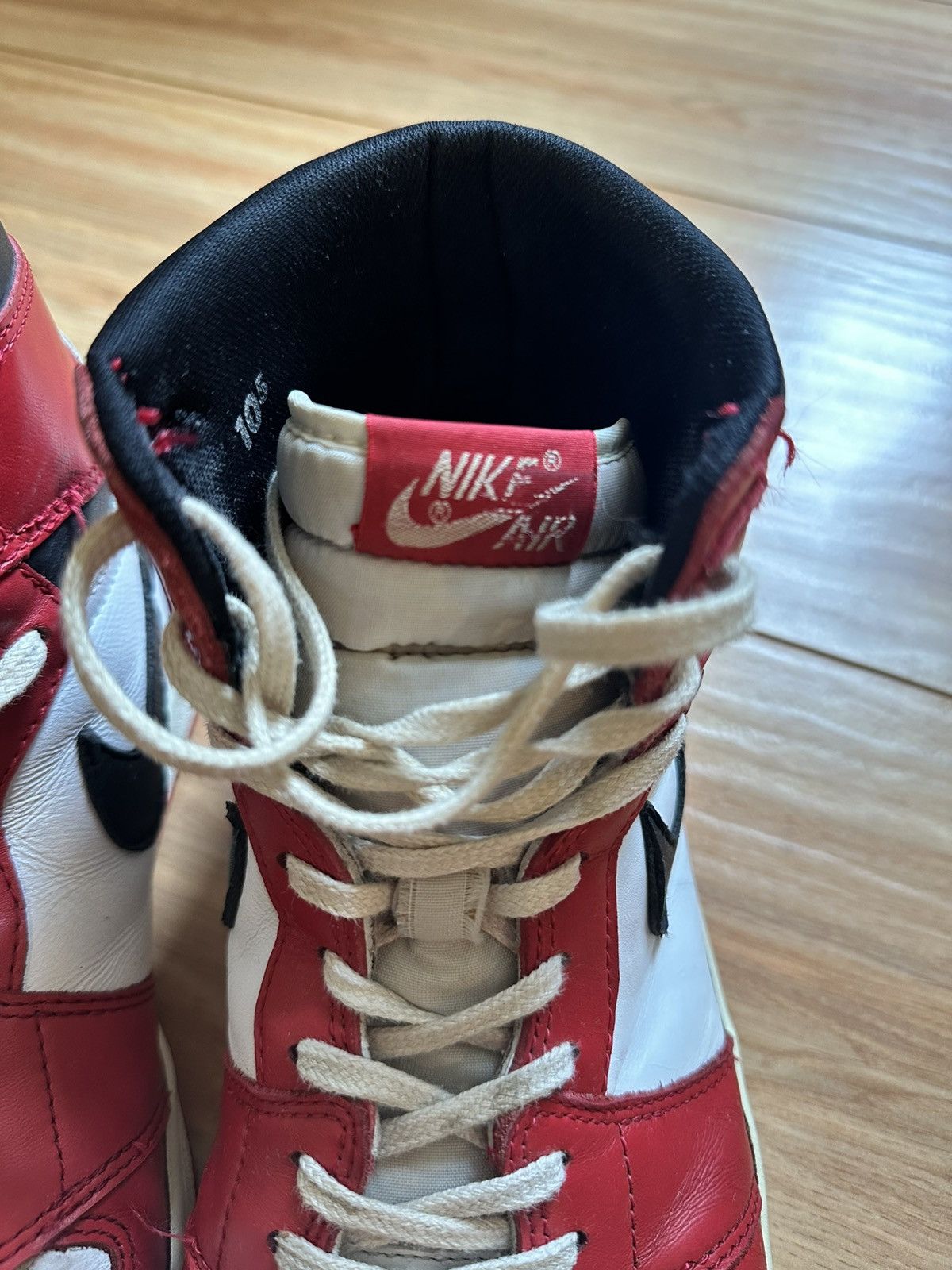 Nike Nike Air Jordan 1 Chicago 1994 Size US 10.5 / EU 43-44 - 6 Thumbnail
