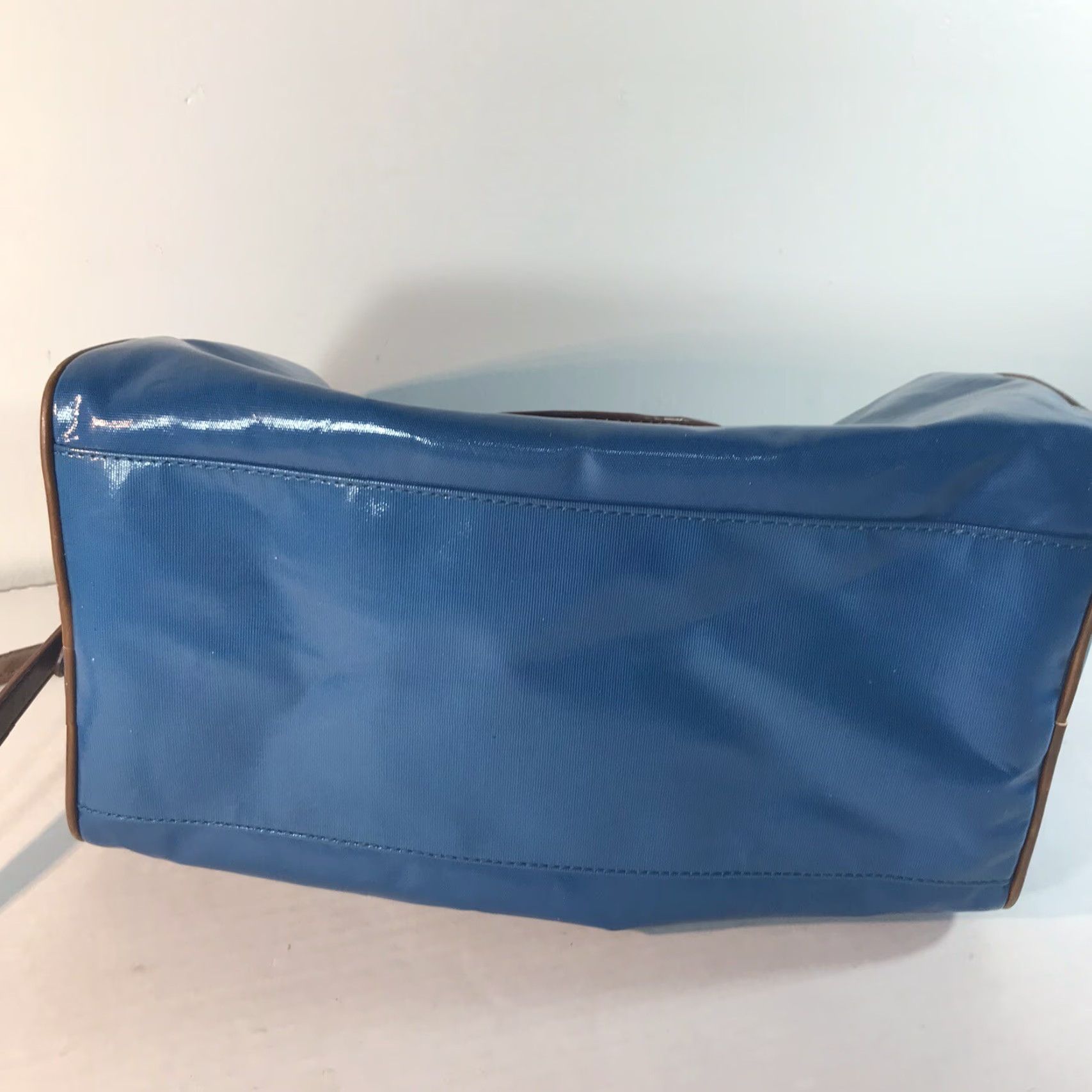 Vintage SIMPLY VERA VERA WANG Crossbody Shoulder Bag Medium Bright Blue Nylon with Brown Leather Trim, Gold Hardware - Womens Size ONE SIZE - 5 Thumbnail