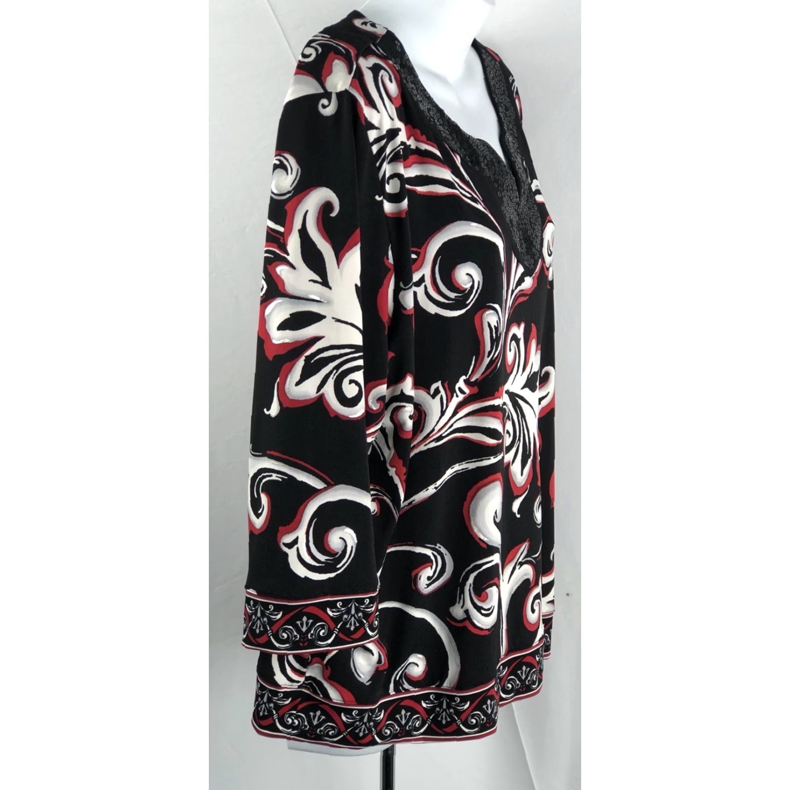 Vintage Alfred Dunner Tunic Top PXLblk/red Mod Geometric Sequin cut out V-neck 3/4 sleeve Blouse Women Size XL / US 12-14 / IT 48-50 - 2 Thumbnail