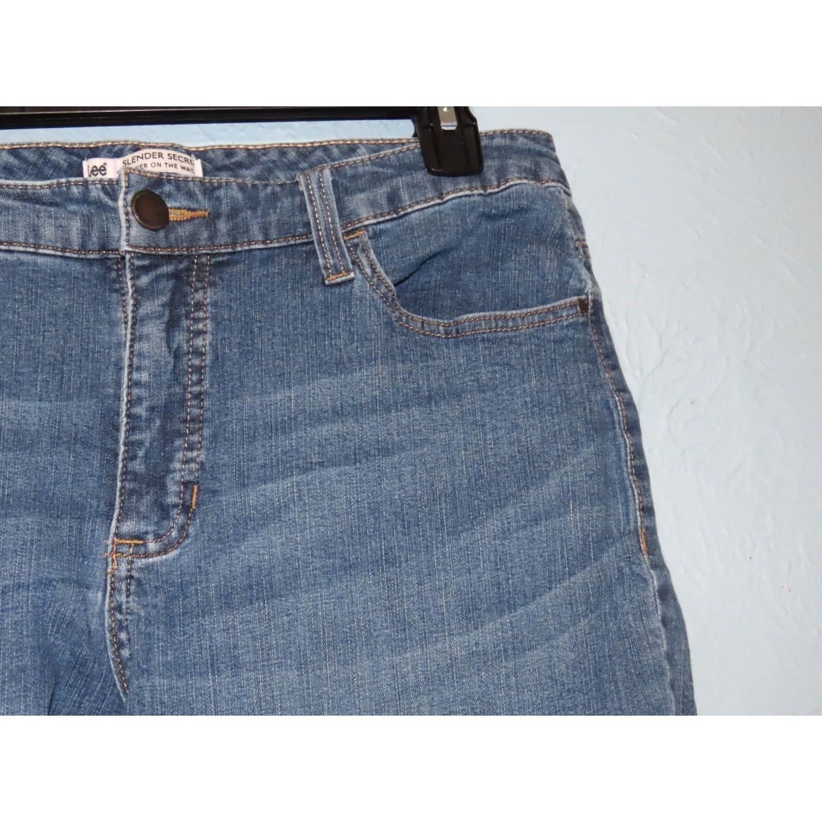 Lee Lee Women’s Size 14 Jeans Short Slender Secret Medium Wash Blue 32x27 Stretch Regular Rise Straight 5-Pocket Denim Cotton Spandex Menus? Size 36" / US 14 / IT 50 - 5 Thumbnail