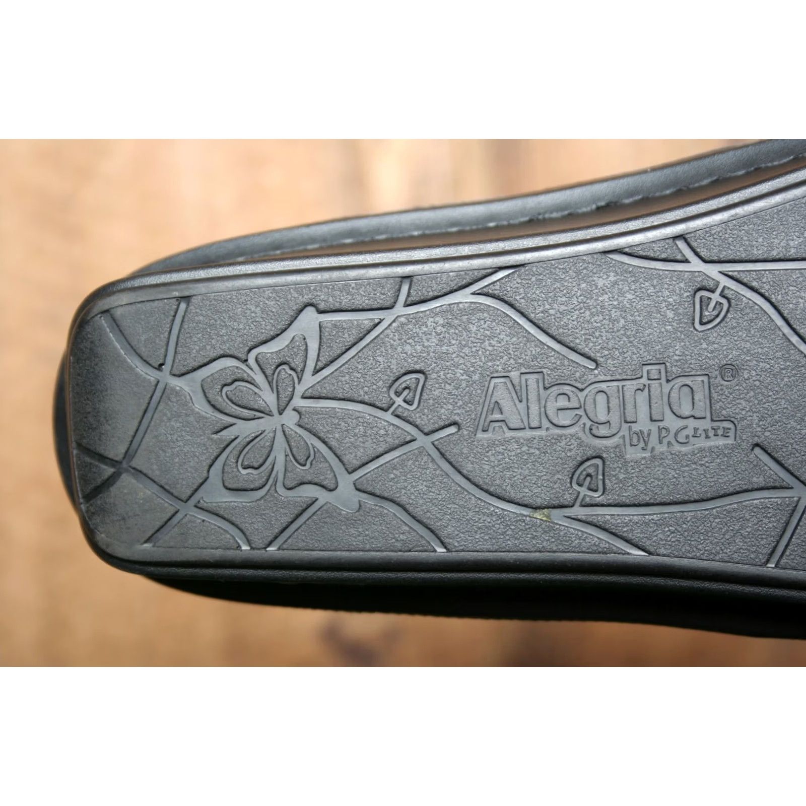 Vintage ALEGRIA Brenna Black Oiled Leather & Neoprene Loafers EVAR 38 ≈ US 8 Women Leather, Neoprene Loafer Casual Hook & Loop Women Size US 8 / IT 38 - 6 Thumbnail