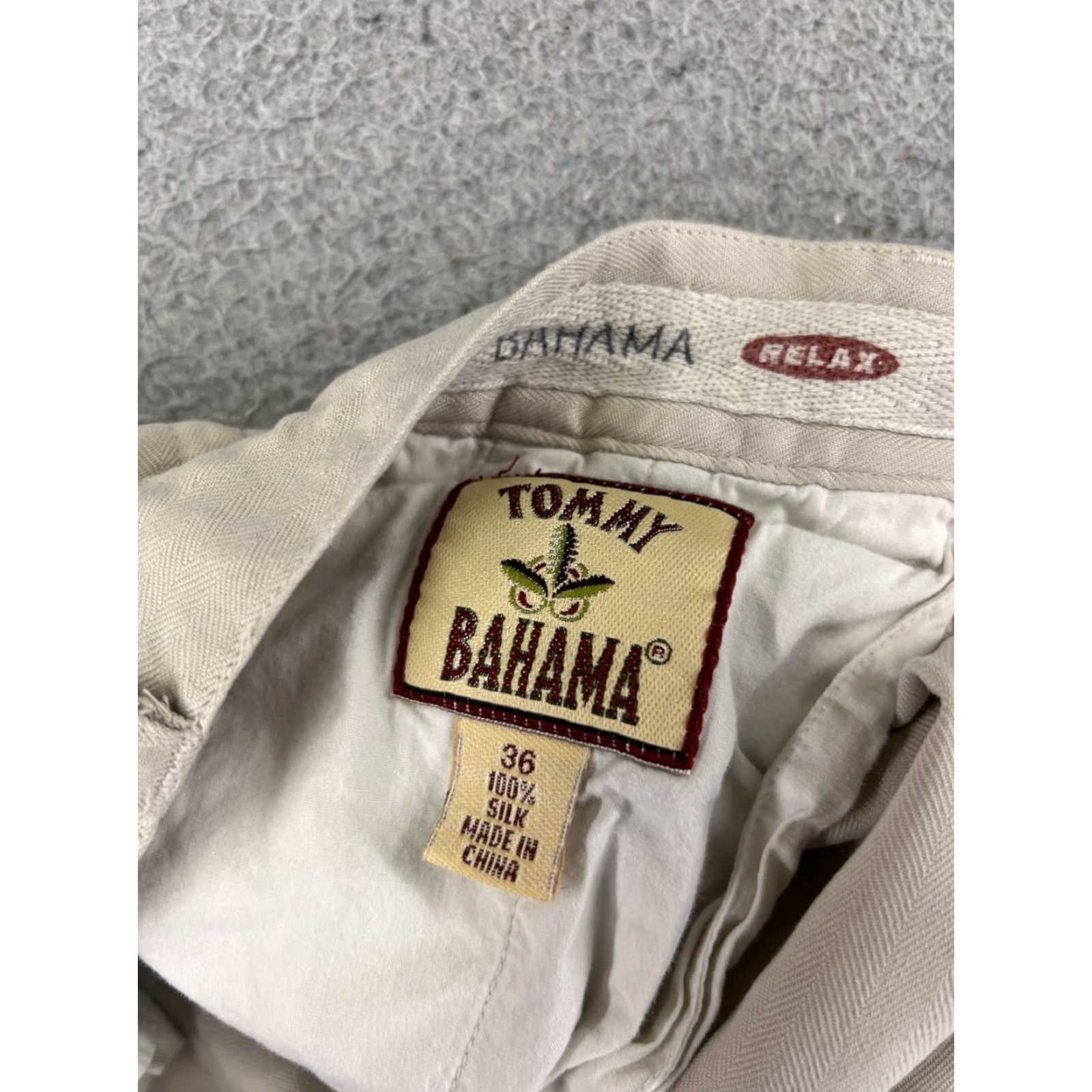 Tommy Bahama Tommy Bahama Bermuda Shorts Men 34 Beige Pleated Silk Herringbone Quick Dry Lightweight Size US 34 / EU 50 - 7 Thumbnail