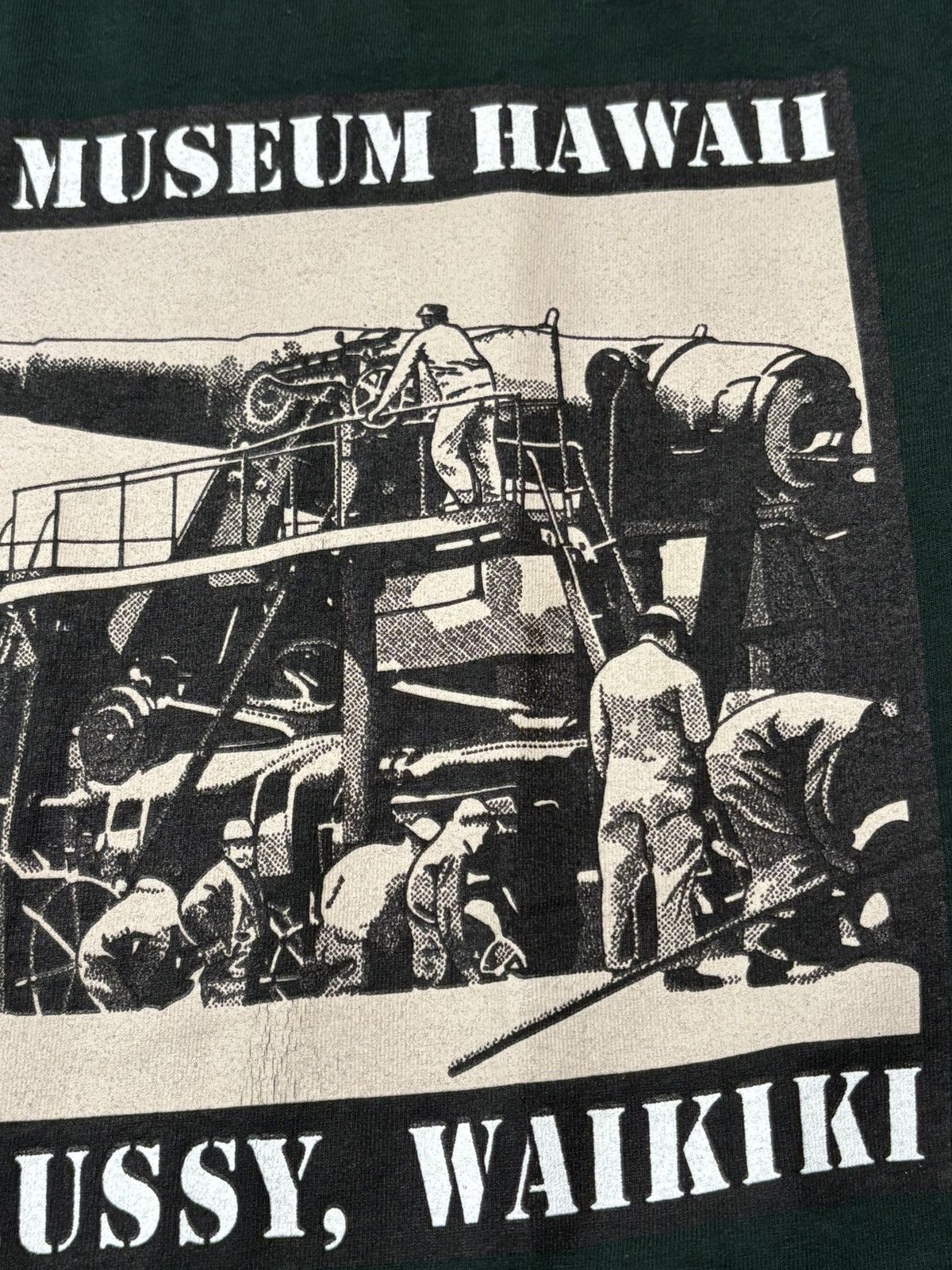 Vintage 90’s US Army Museum Fort Derussy, Hawaii Vintage Tultex Tee Size US L / EU 52-54 / 3 - 4 Thumbnail
