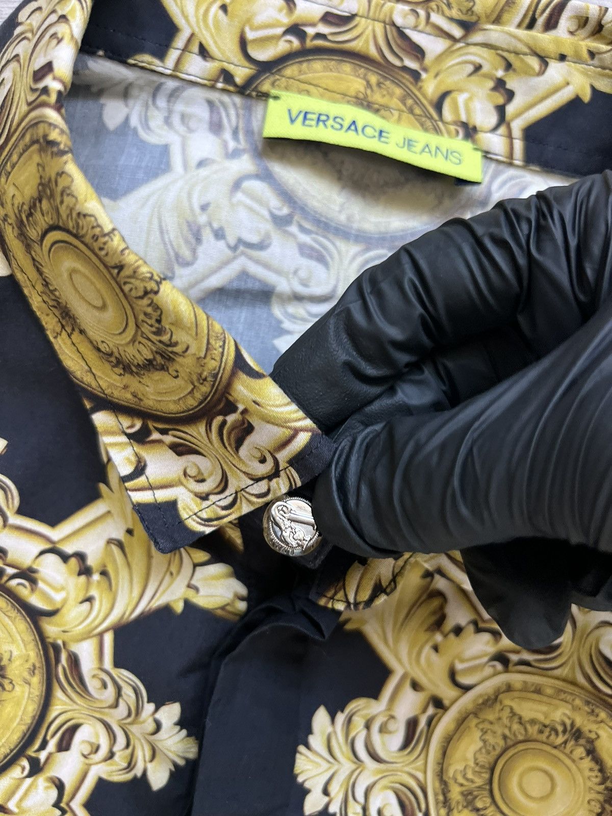Versace Versace Baroque Print Shirt Gold Made in Italy Size US L / EU 52-54 / 3 - 15 Thumbnail