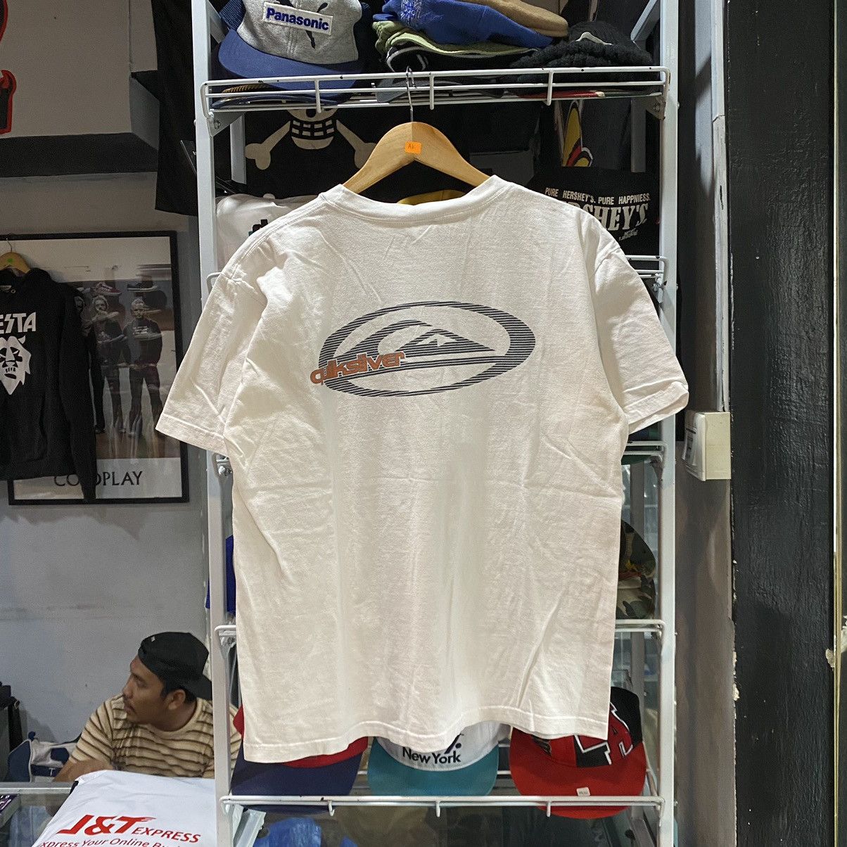 Quicksilver vintage quicksilver spellout Size US L / EU 52-54 / 3 - 1 Thumbnail