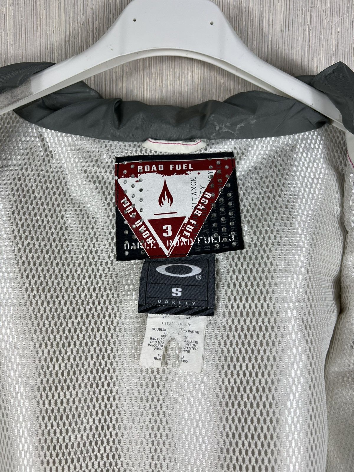 Oakley Vintage Oakley magnetic pocket y2k ski winter outdoor jacket Size S / US 4 / IT 40 - 18 Thumbnail