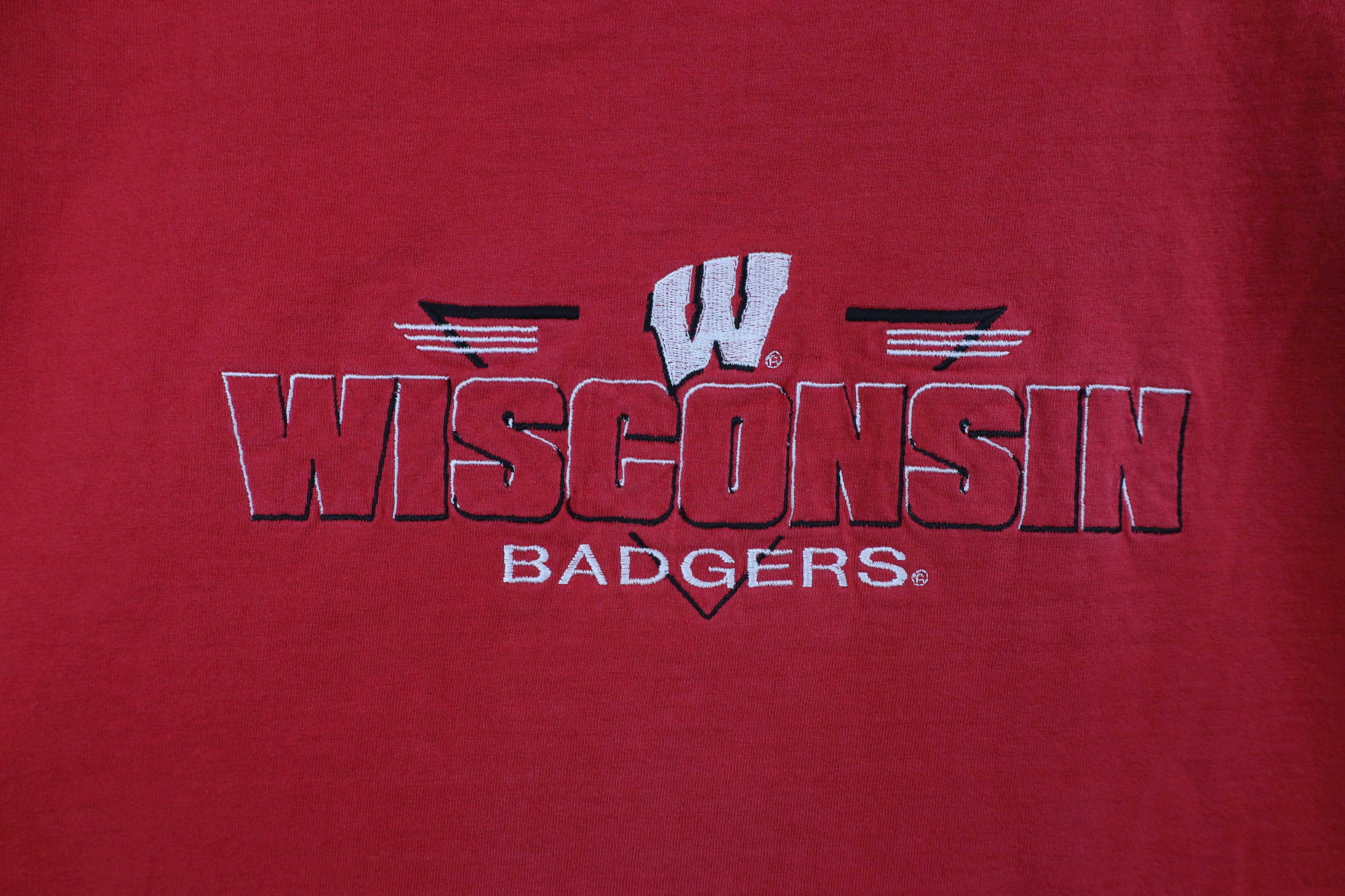 Vintage Vintage 90s University of Wisconsin Short Sleeve T-Shirt Red Size US XXL / EU 58 / 5 - 6 Thumbnail
