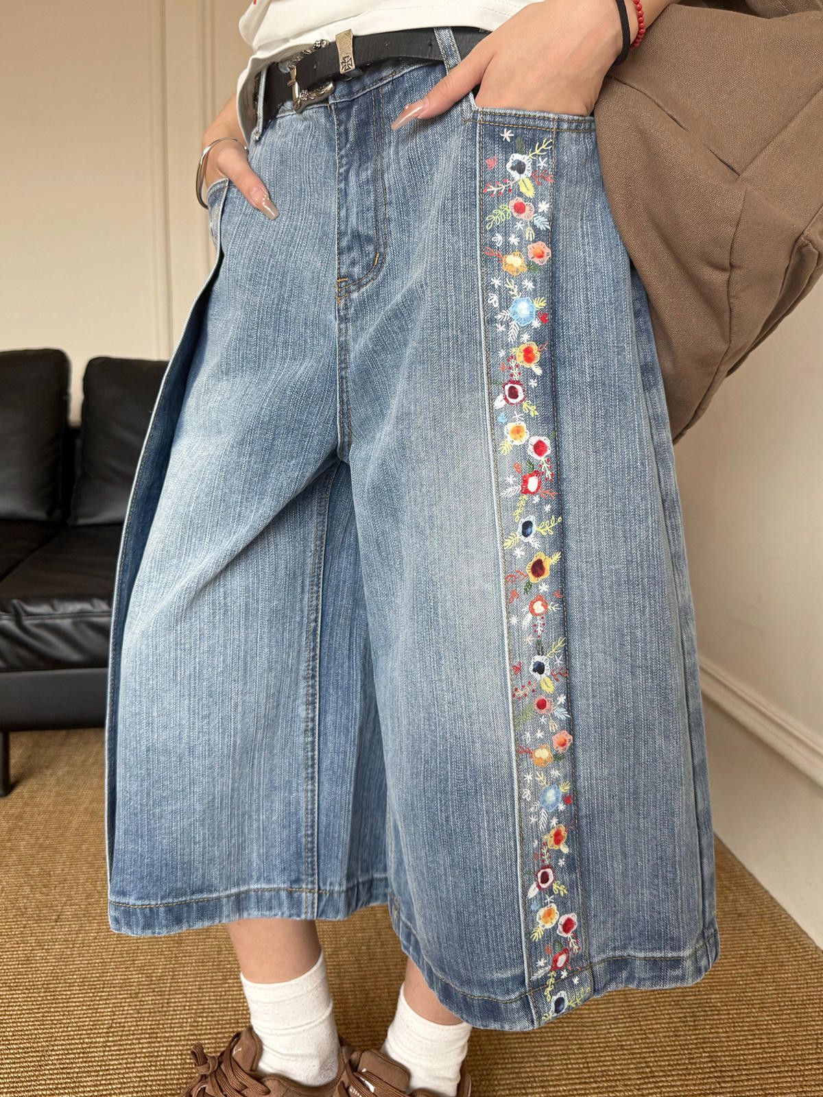 Jean Floral-Print Washed Denim Short | Side-Seam Embroidered Size US 30 / EU 46 - 3 Thumbnail