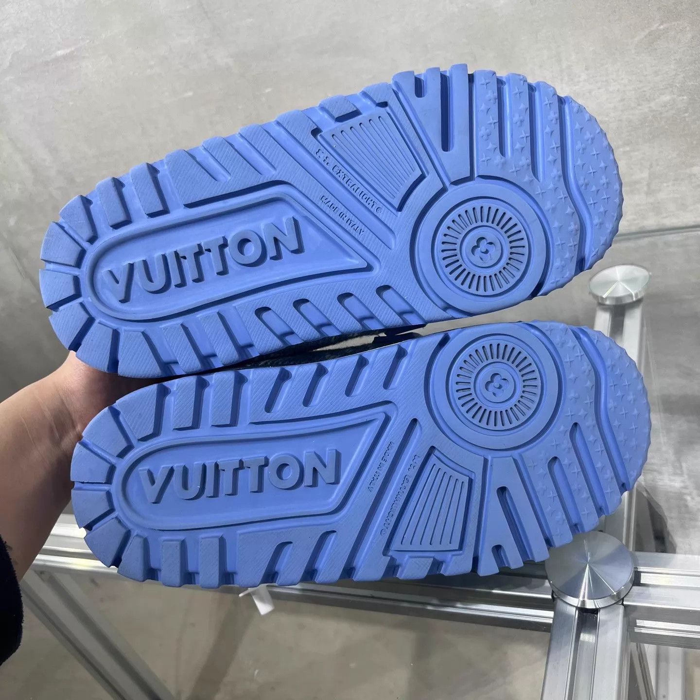 Louis Vuitton LV Trainer White Blue Denim UK2.5/EUR36.5 Size US 6 / IT 36 - 7 Thumbnail