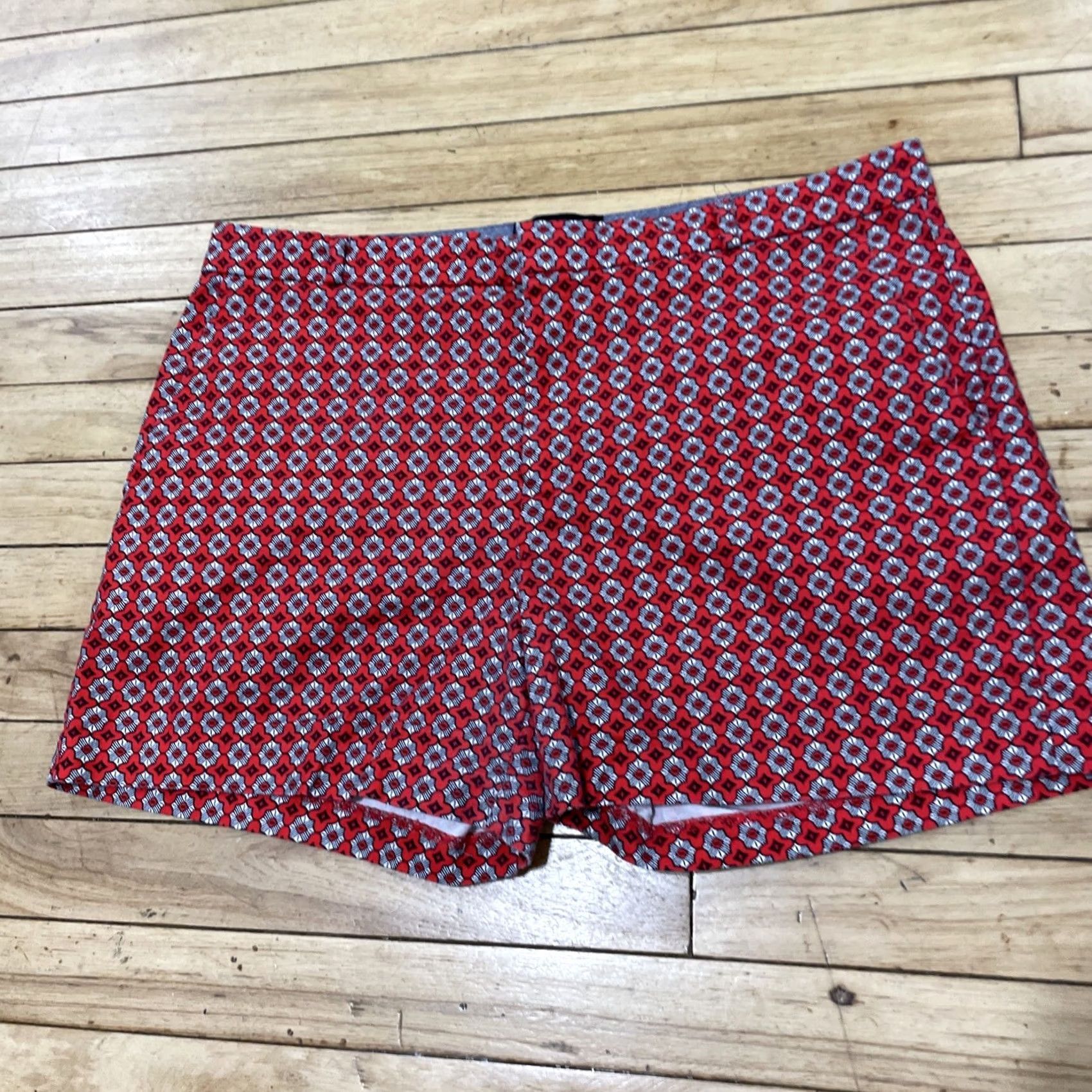 Banana Republic BANANA REPUBLIC Shorts Womens 12 Red Geometric Print Boho Mystic Art WMNTLPRT 12 Size 34" / US 12 / IT 48 - 4 Thumbnail