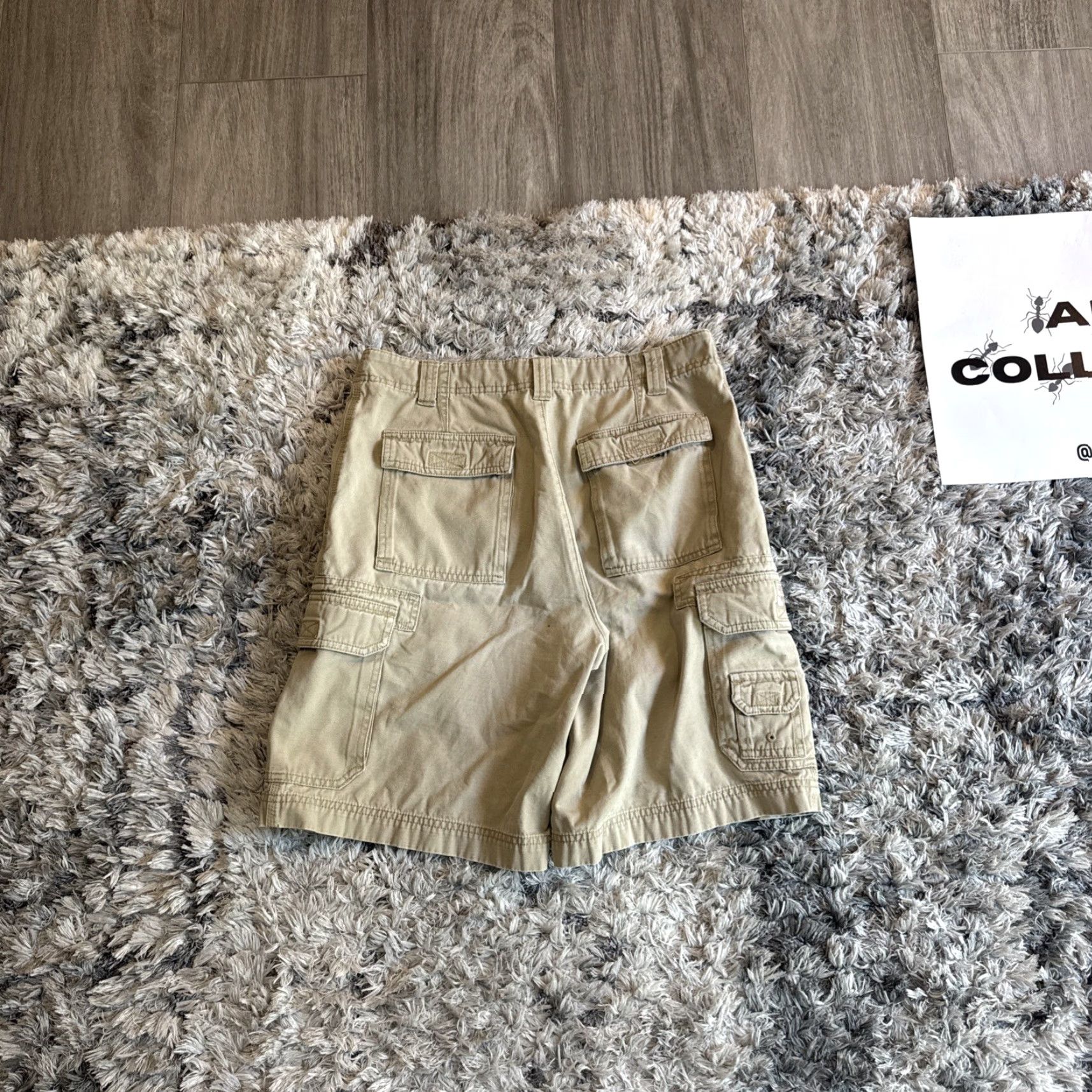 Izod VINTAGE Izod Men's Cargo Shorts 32 Tan Beige Multi Pocket Hip Hop Casual 00's Y2K Pockets Mens Size US 32 / EU 48 - 6 Thumbnail