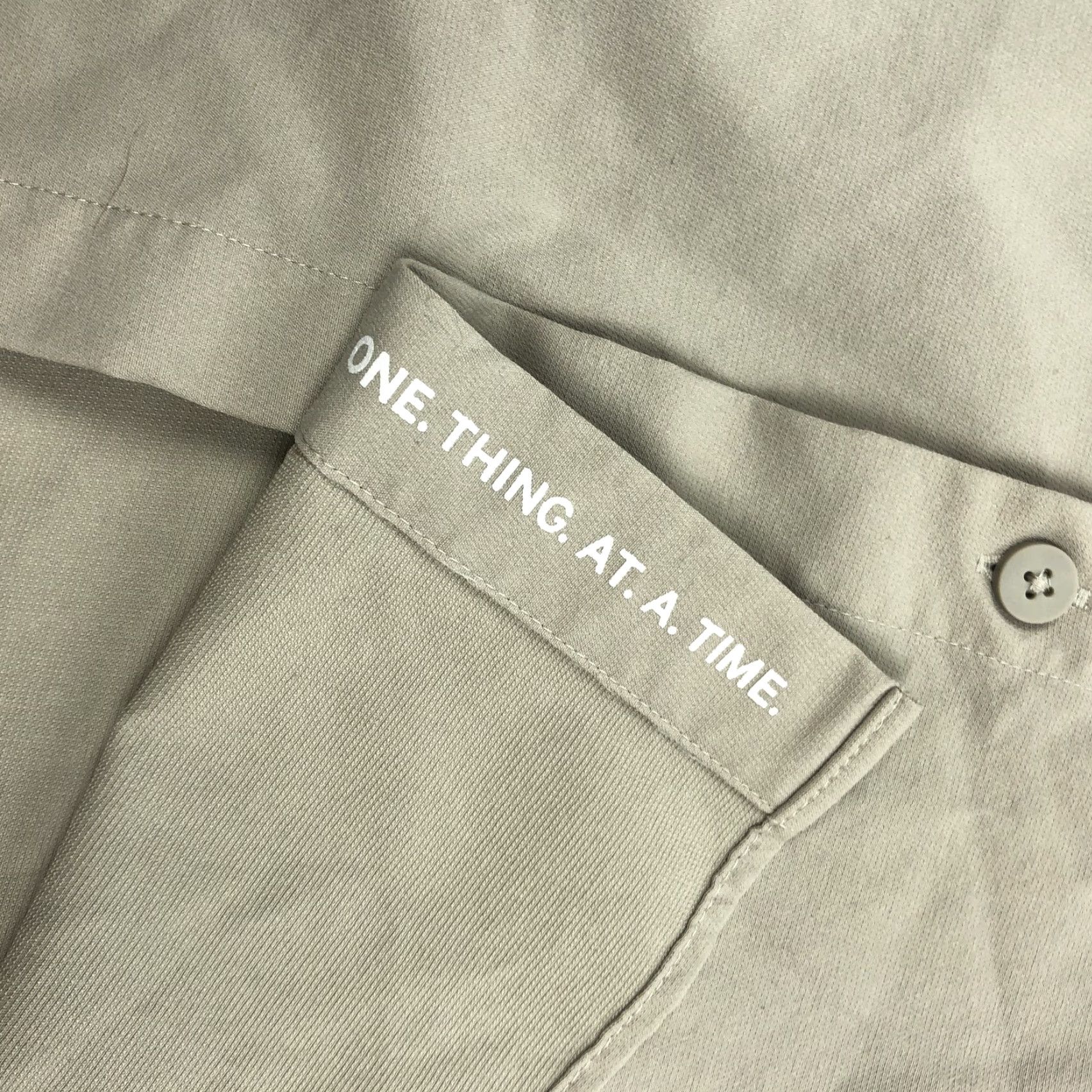 Lululemon Lululemon Men's Long Sleeve Button-Down Shirt Casual Size M Beige Size US M / EU 48-50 / 2 - 5 Thumbnail