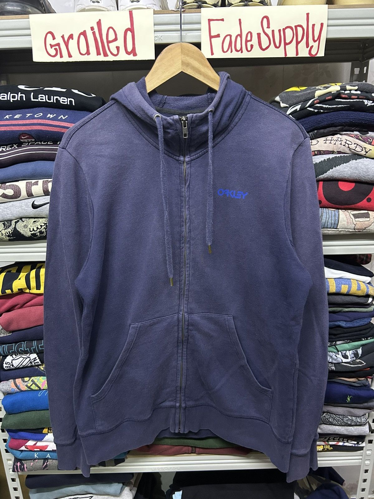 Oakley vintage oakley navy blue sunfaded hoodie Size US L / EU 52-54 / 3 - 1 Thumbnail