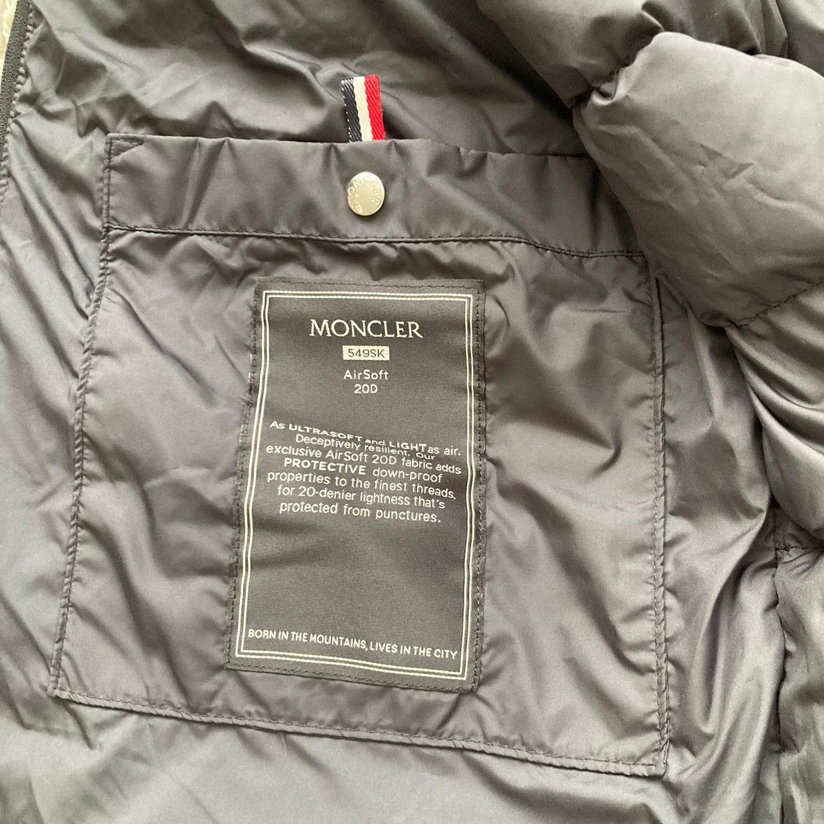 Moncler Moncler down gilet size 1 gui LECHTAL black logo bomber Size US S / EU 44-46 / 1 - 8 Thumbnail