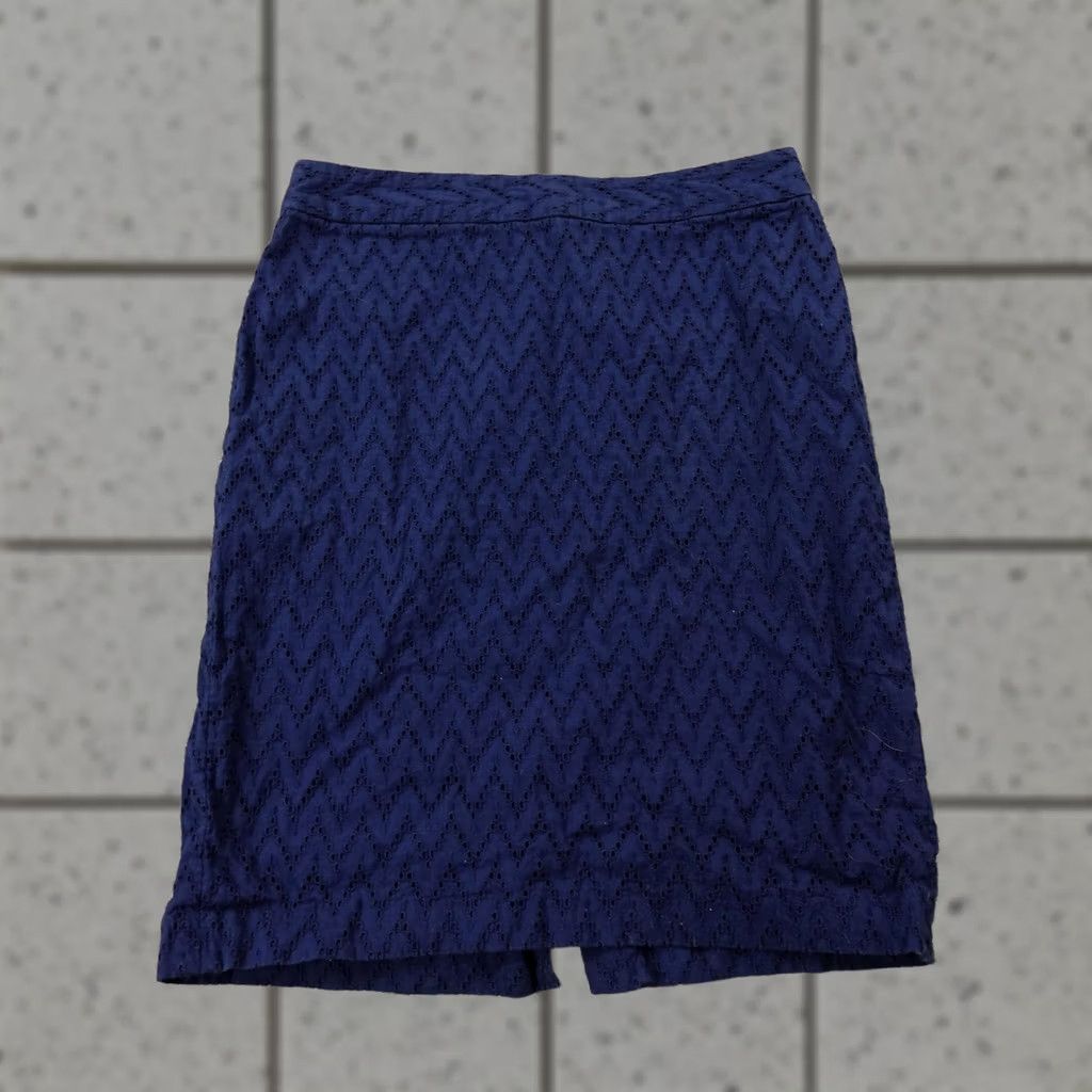 Banana Republic Banana Republic Skirt Womens 2 Blue Zigzag Eyelet Lined Zip Pencil Career Work Size 26" / US 2 / IT 38 - 1 Thumbnail