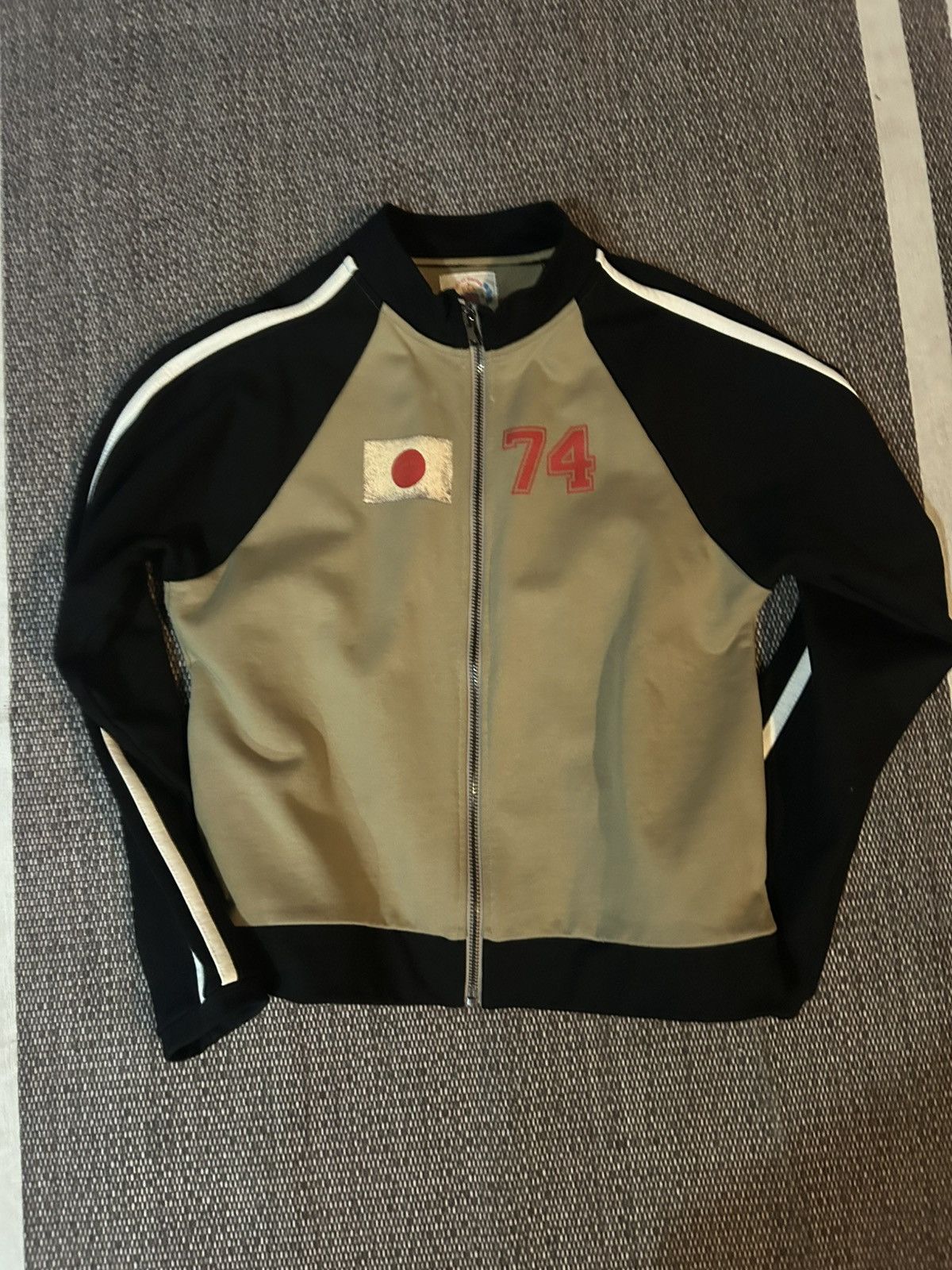 74 Is War 74 is war zip up Size US L / EU 52-54 / 3 - 1 Preview