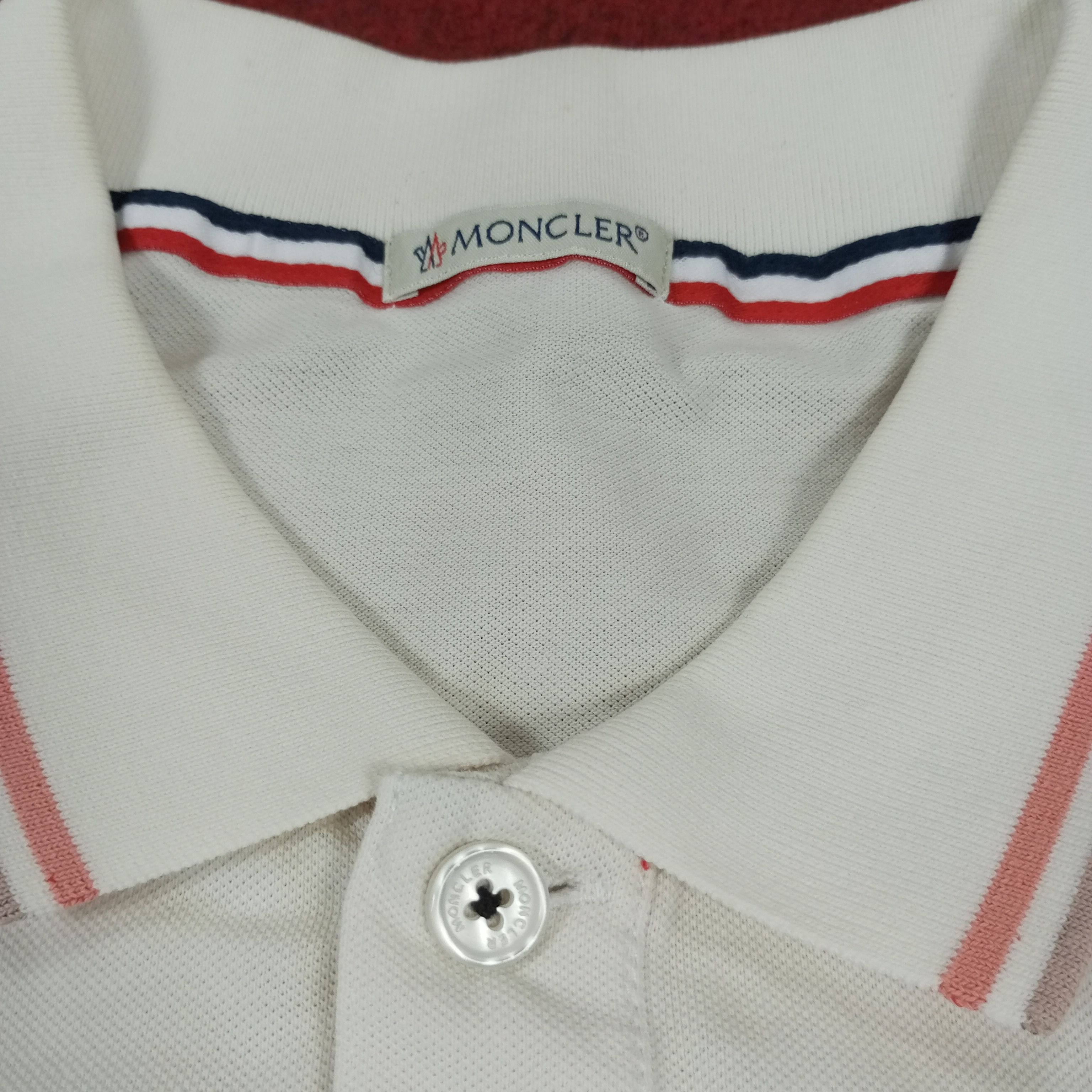Vintage Moncler Small Logo Design Casual Style Polos Size US L / EU 52-54 / 3 - 5 Thumbnail