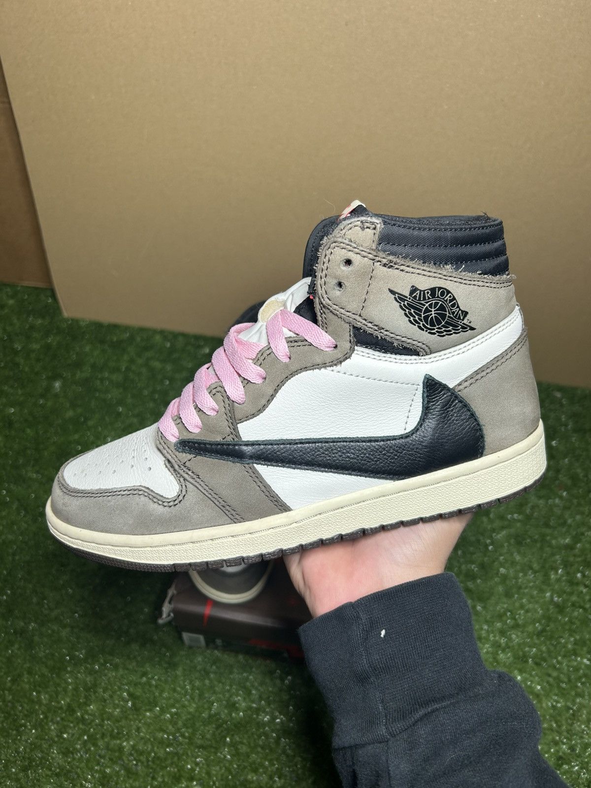 Jordan Brand × Travis Scott Jordan 1 Travis Scott Mocha High Size US 8 / EU 41 - 2 Thumbnail