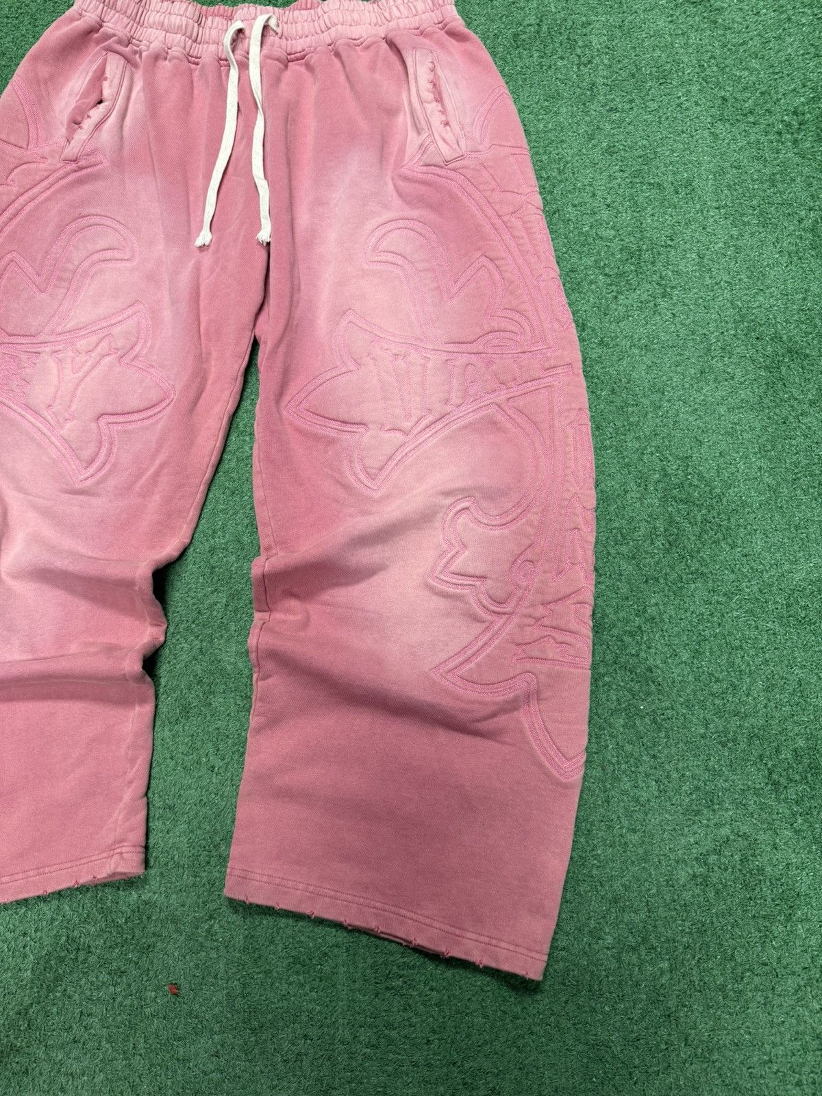 Vale Pink vale carver sweats sized large Size US 34 / EU 50 - 2 Thumbnail