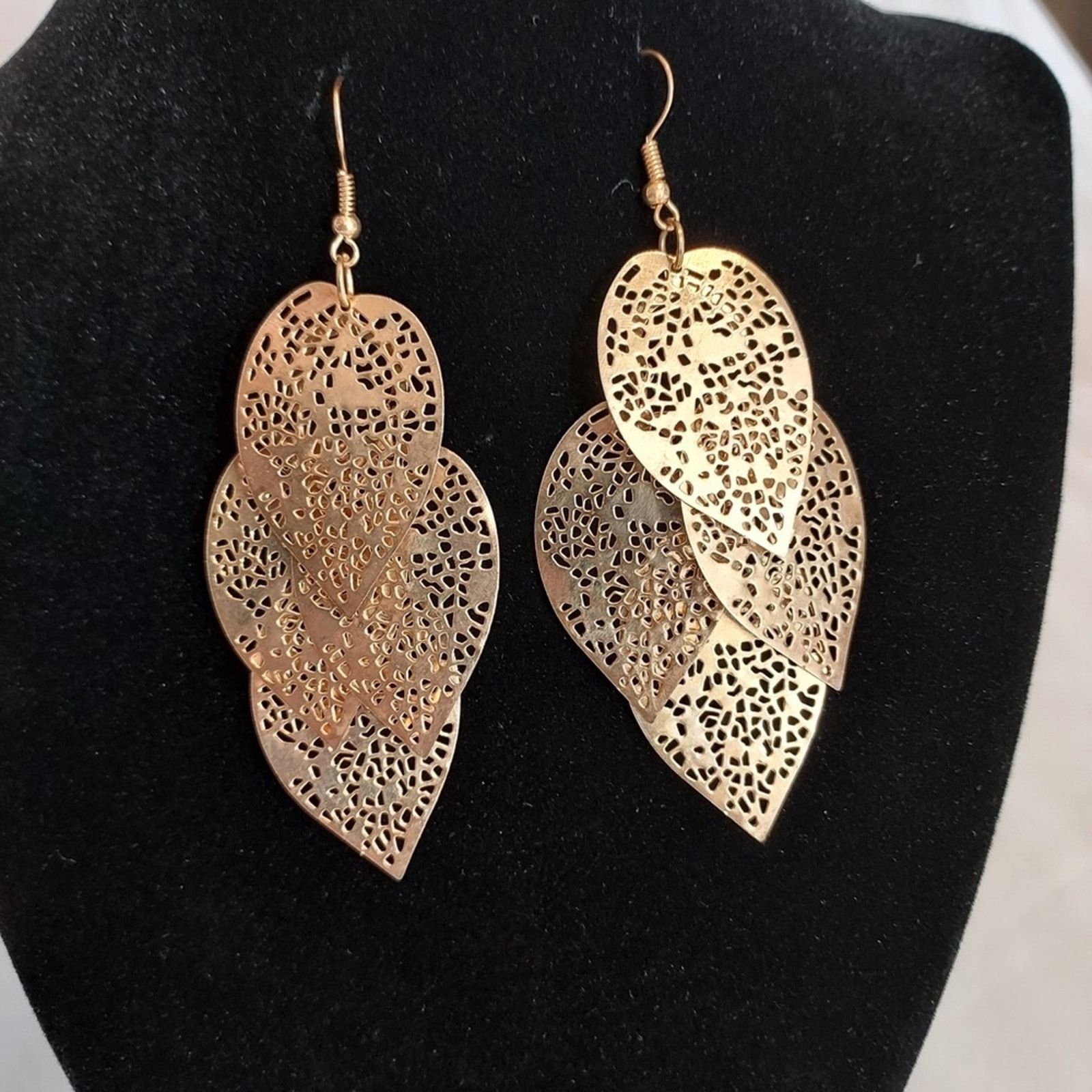 Other Gold Tone Filagree Layered Leaf Dangle Earrings Size ONE SIZE - 3 Thumbnail