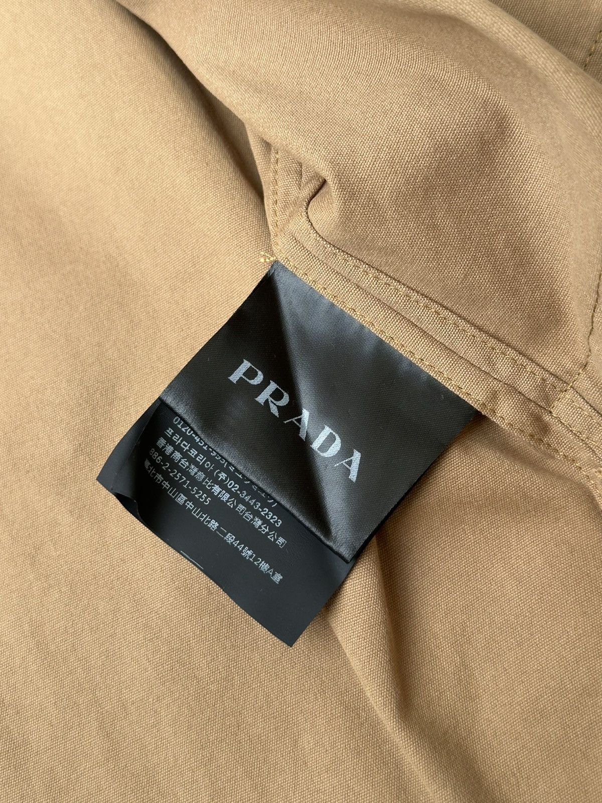 Prada Prada - S/S20 Oversized Patches Button Down - Emblem Logo Size US M / EU 48-50 / 2 - 13 Thumbnail