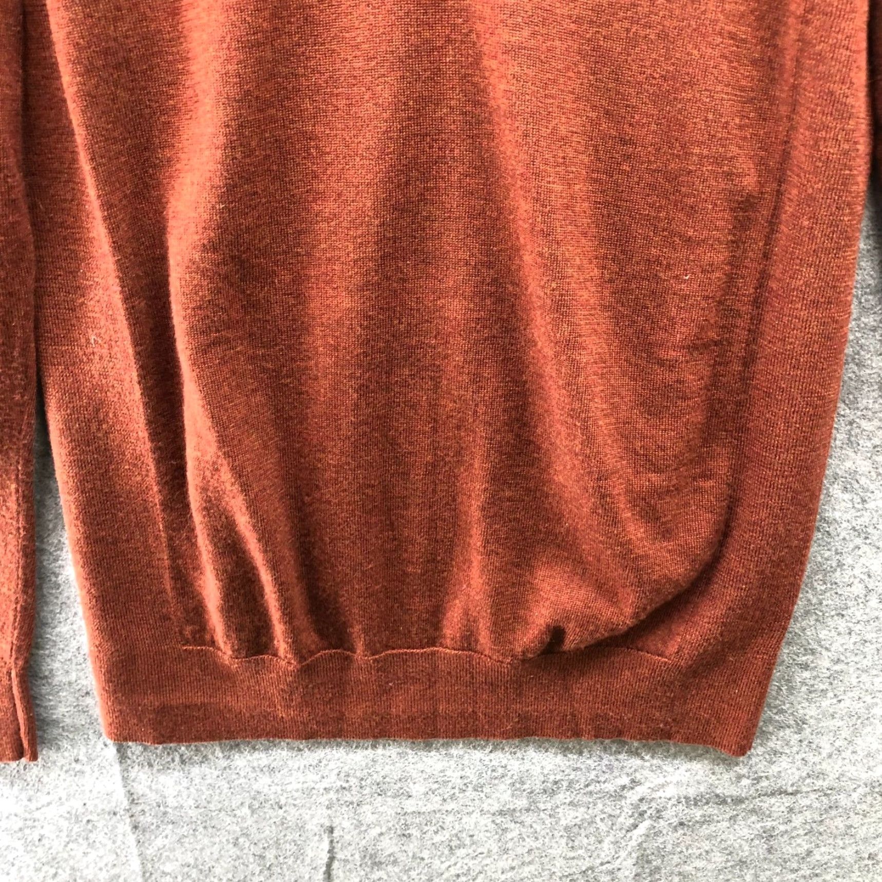 Express Express Sweater Mens M Brown 100% Merino Wool V-Neck Pullover Lightweight Size US M / EU 48-50 / 2 - 4 Thumbnail