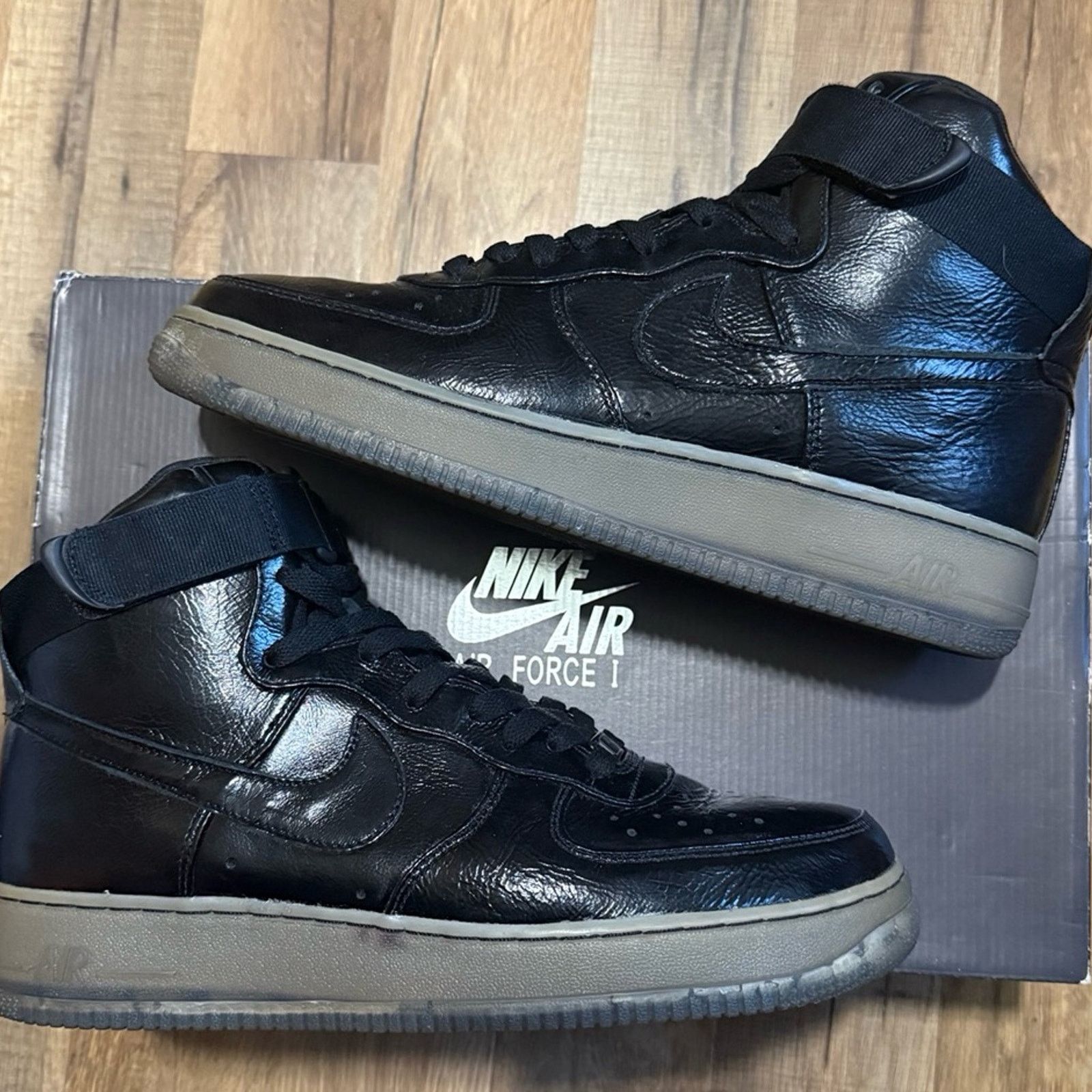 Nike 2011 Nike Air Force 1 High Premium LE Crackle Patent Black Size US 10 / EU 43 - 2 Thumbnail