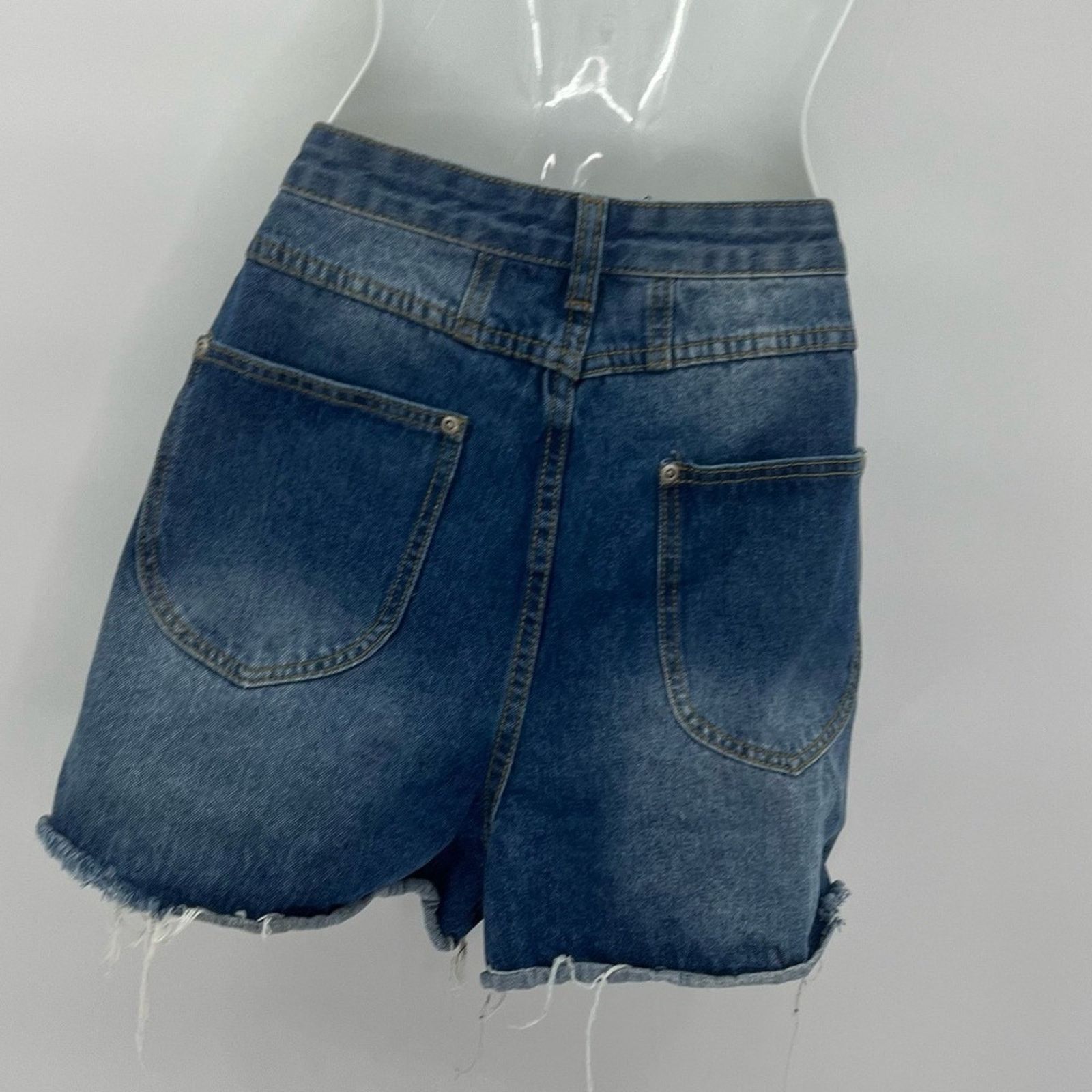 Boohoo BOOHOO TALL DISTRESSED FRAYED JEAN SHORTS SZ 8 NWT Size 30" / US 8 / IT 44 - 8 Thumbnail
