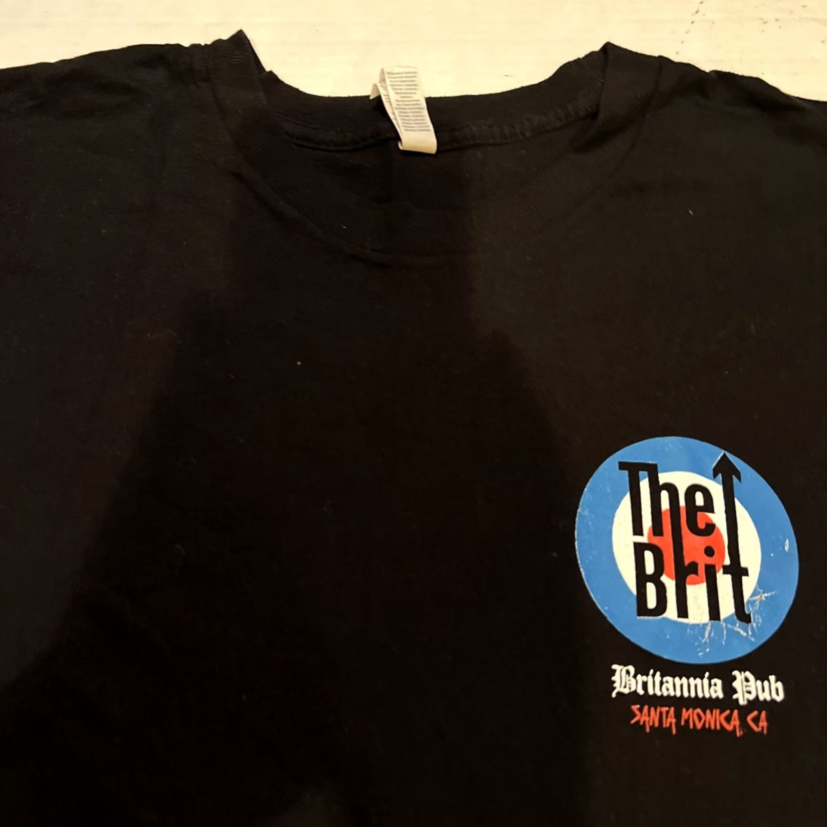 American Apparel VINTAGE The Brit Britannia’s Pub Santa Monica Bullseye Logo Shirt Large Mens Black Cotton Short Sleeve Crew Neck Tee American Apparel Size US L / EU 52-54 / 3 - 3 Thumbnail